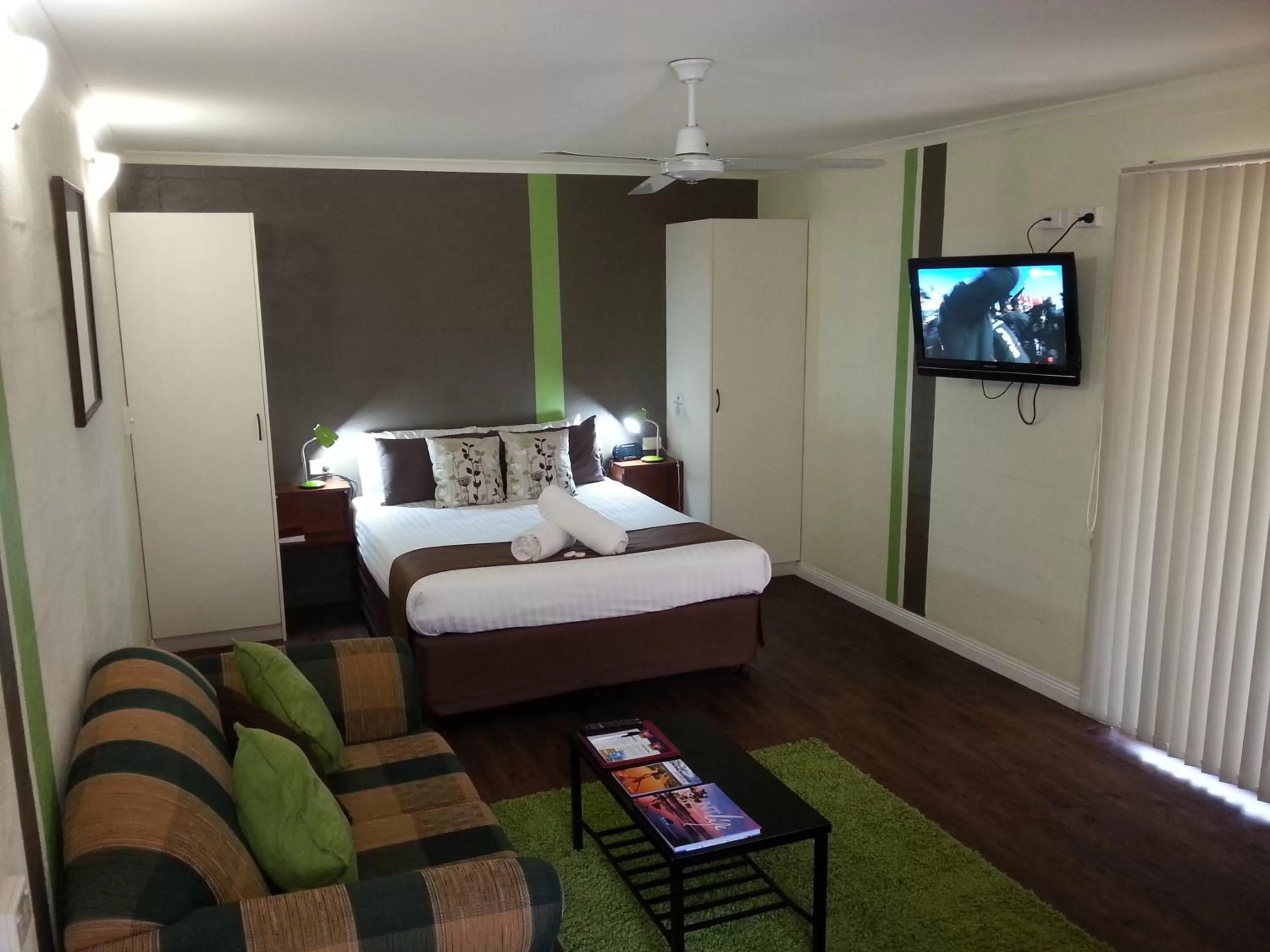 Photo of the whole room, Bed in Alice On Todd Apartments