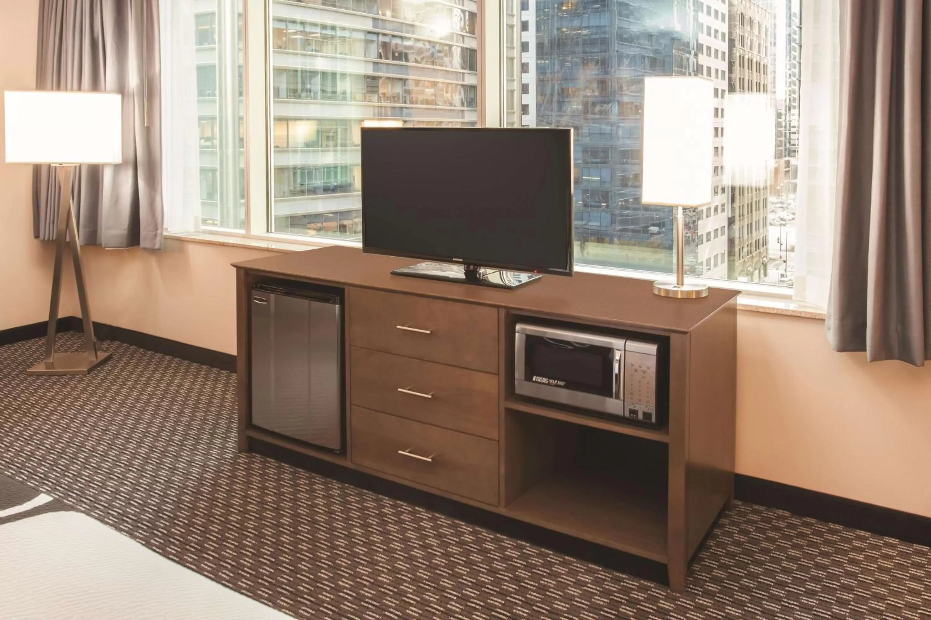 Photo of the whole room in La Quinta by Wyndham Chicago Downtown