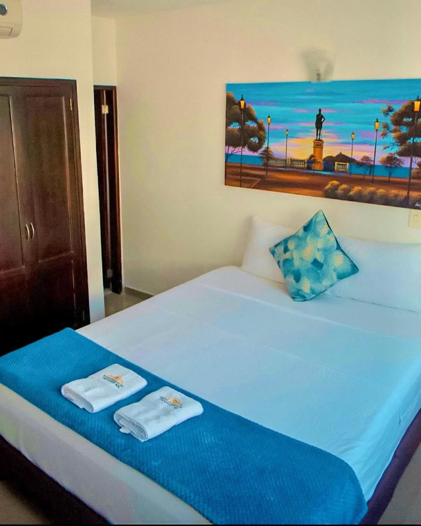 Photo of the whole room, Bed in Hotel Parque de los Novios Inn