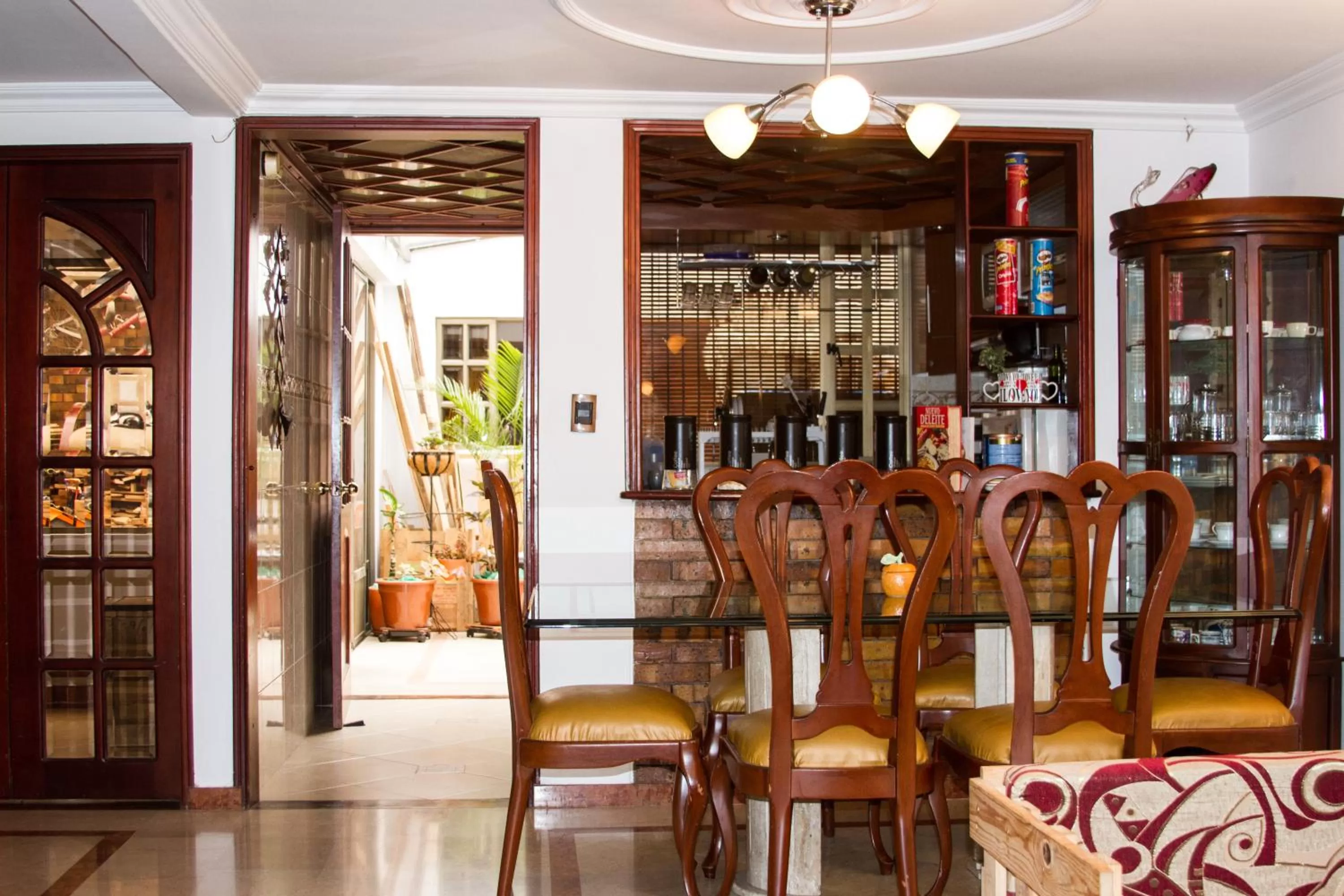 Restaurant/Places to Eat in D'lujo