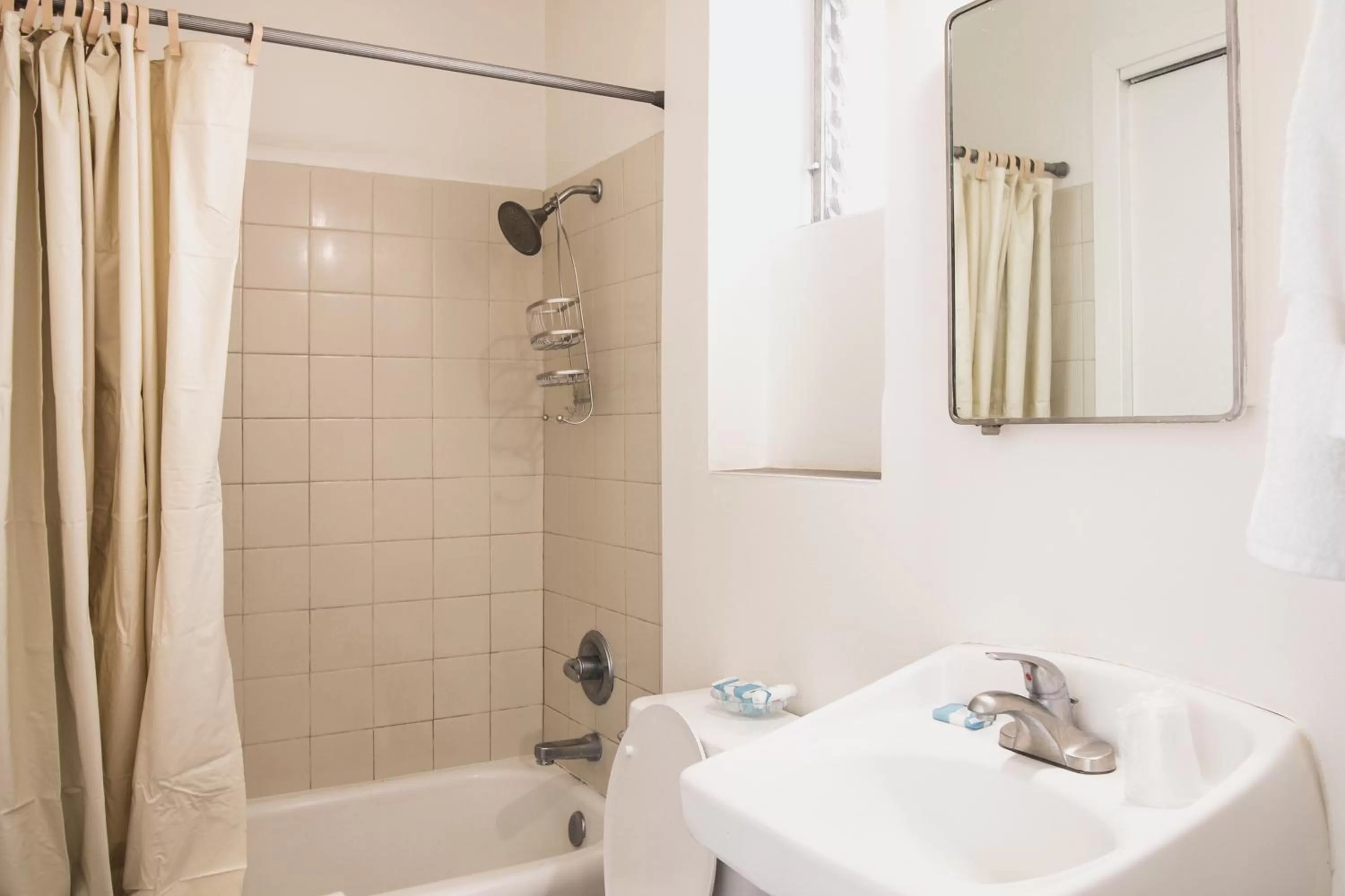 Bathroom in Royal Grove Waikiki