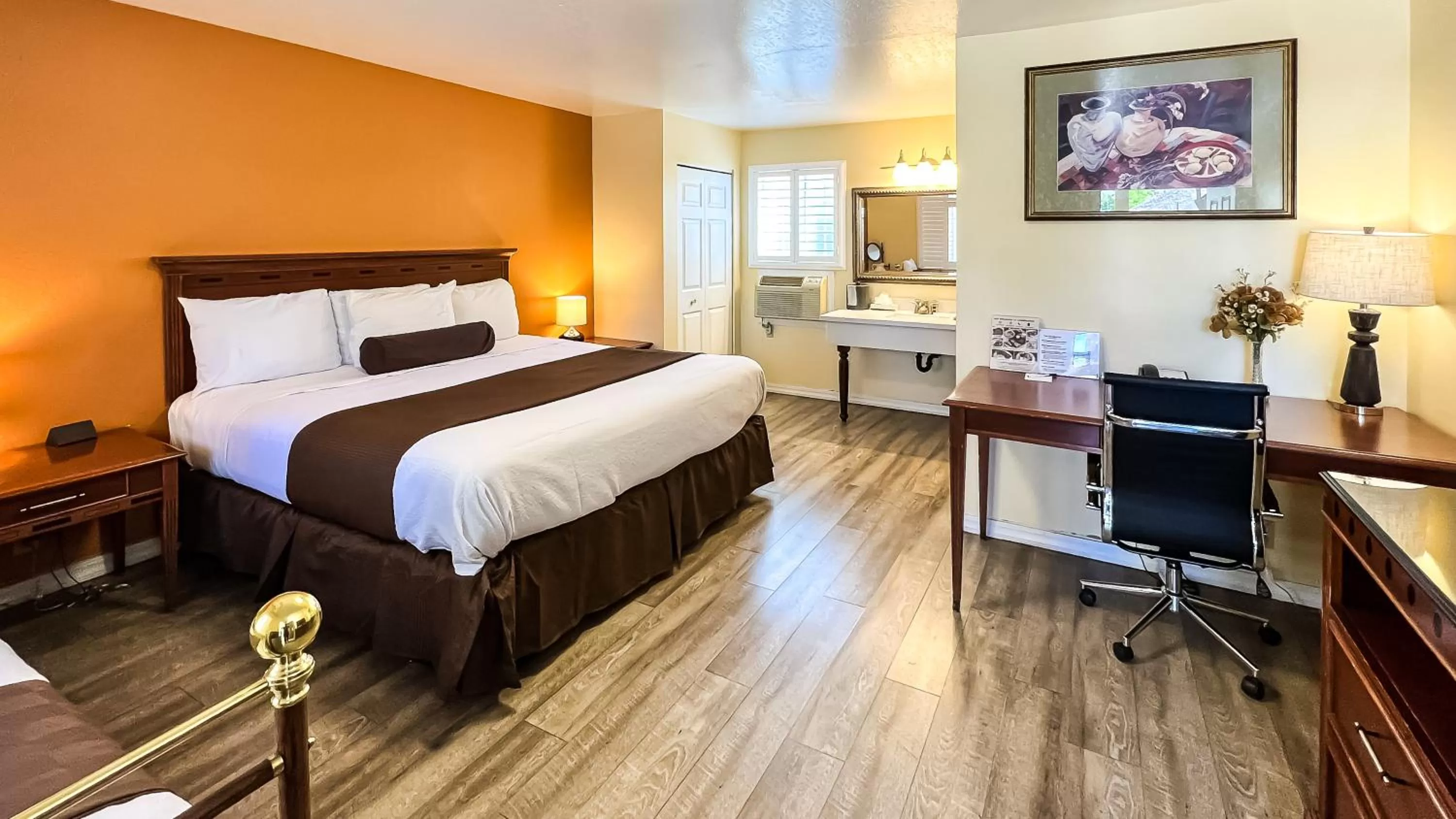 View (from property/room), Bed in The Old West Inn