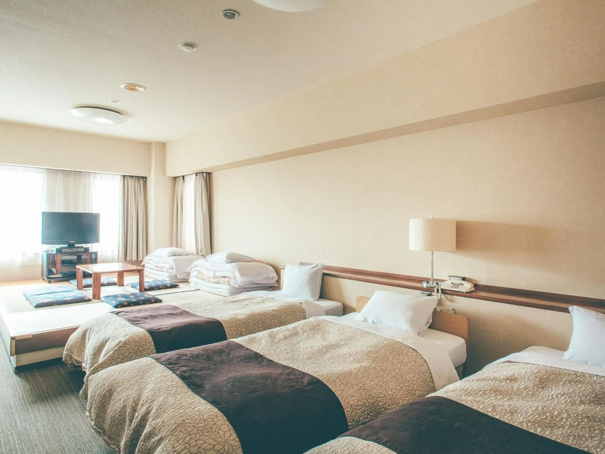 Photo of the whole room, Bed in Kanazawa Kokusai Hotel