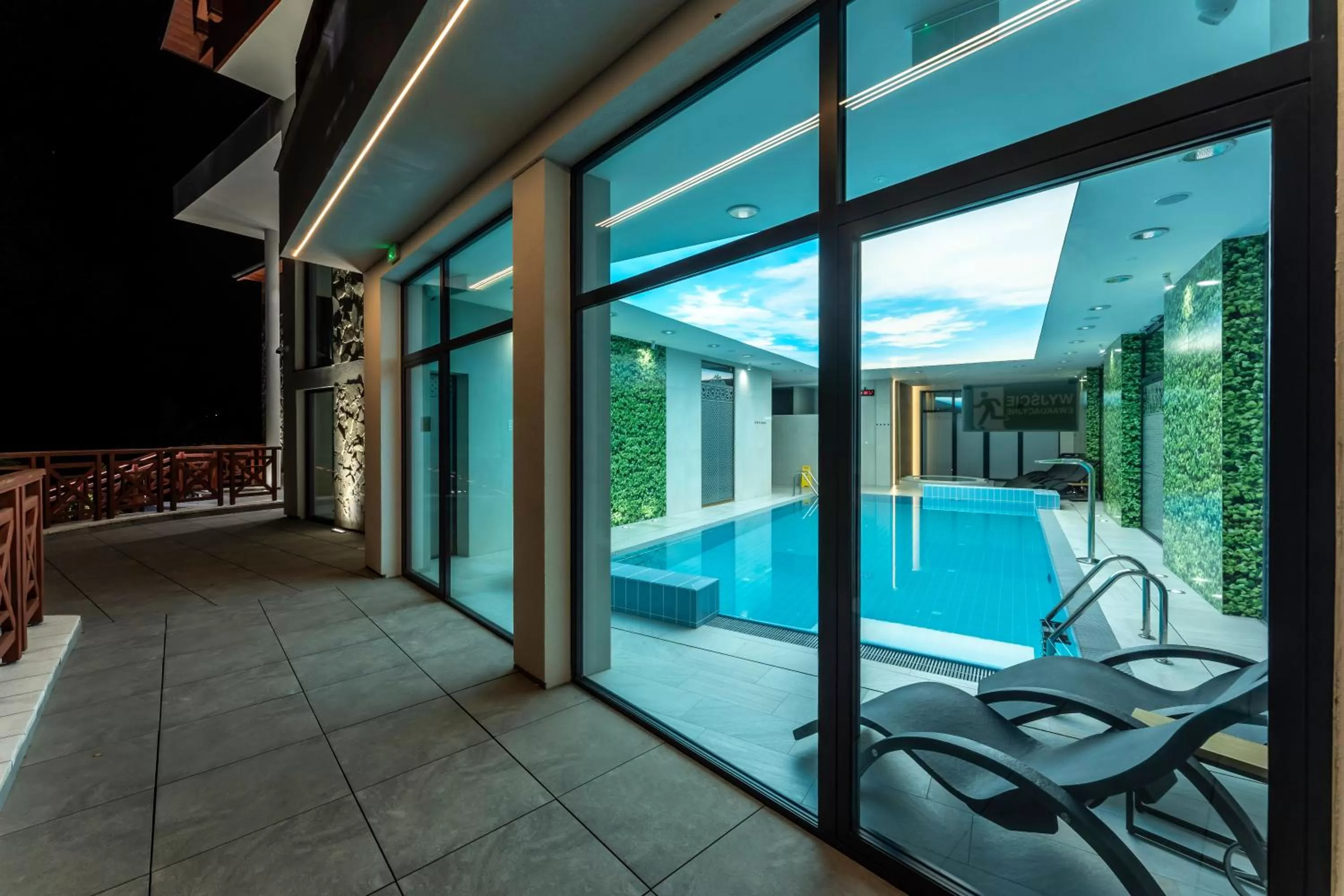 Swimming pool in Aura Medical SPA Nałęczów