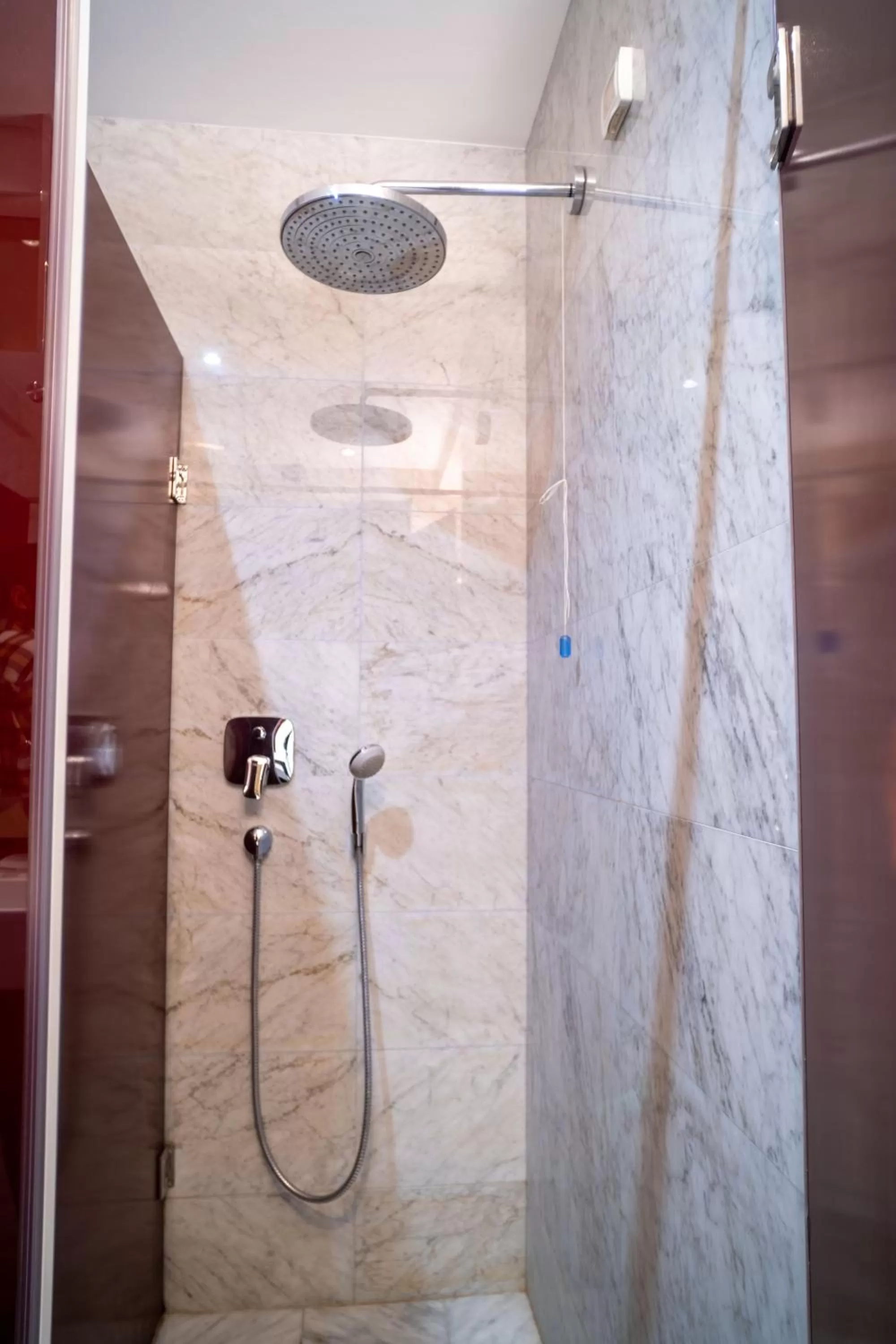 Bathroom in Hotel Atina