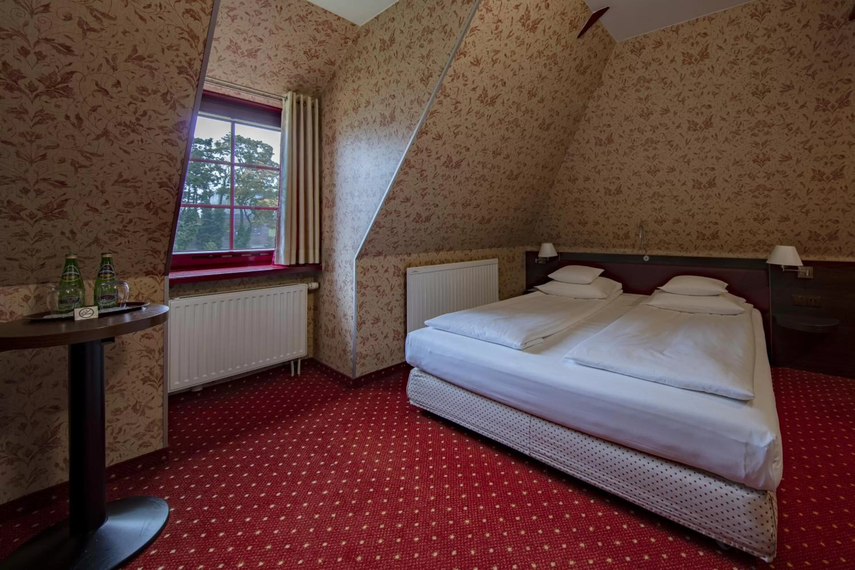 Photo of the whole room, Bed in Hotel 1231