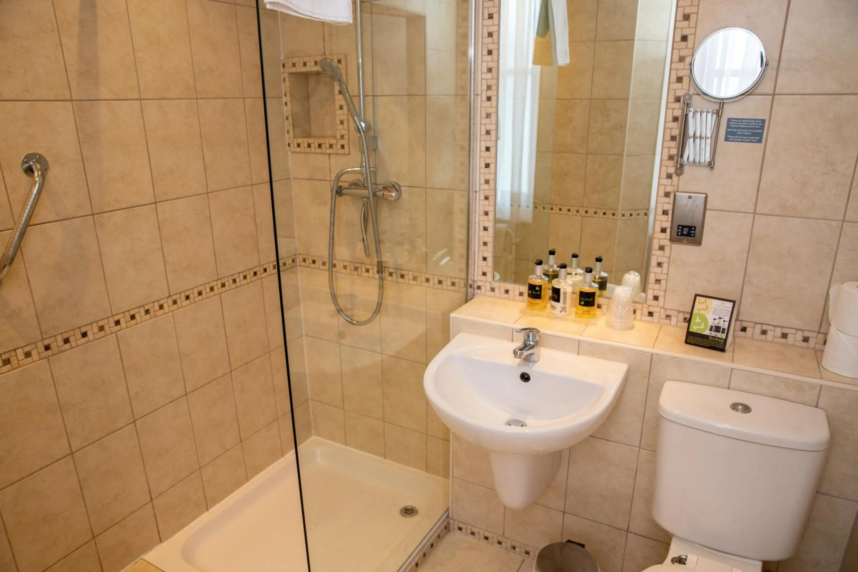 Shower in Best Western York House Hotel
