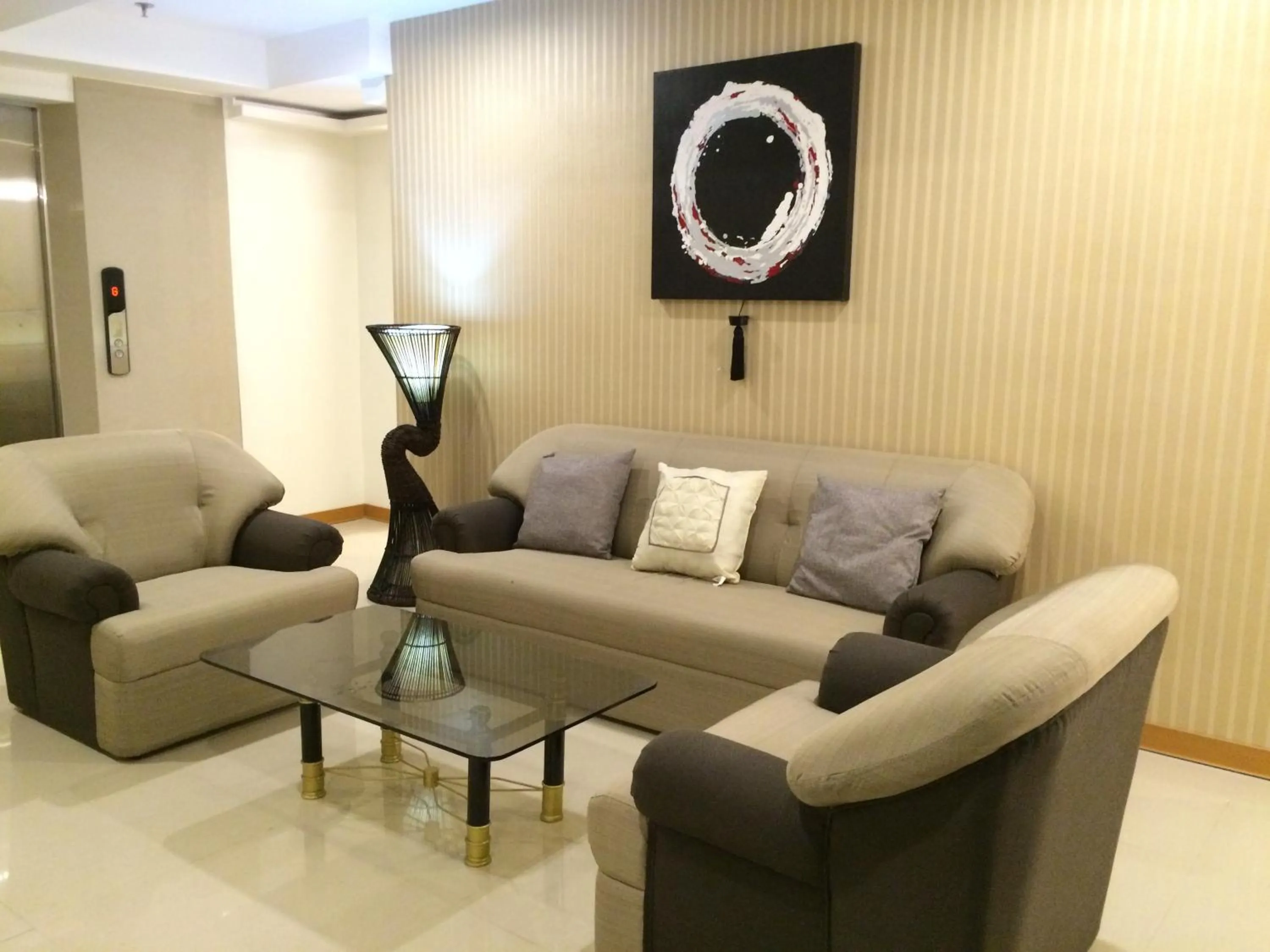 Communal lounge/ TV room in Stone House Hotel Pasay