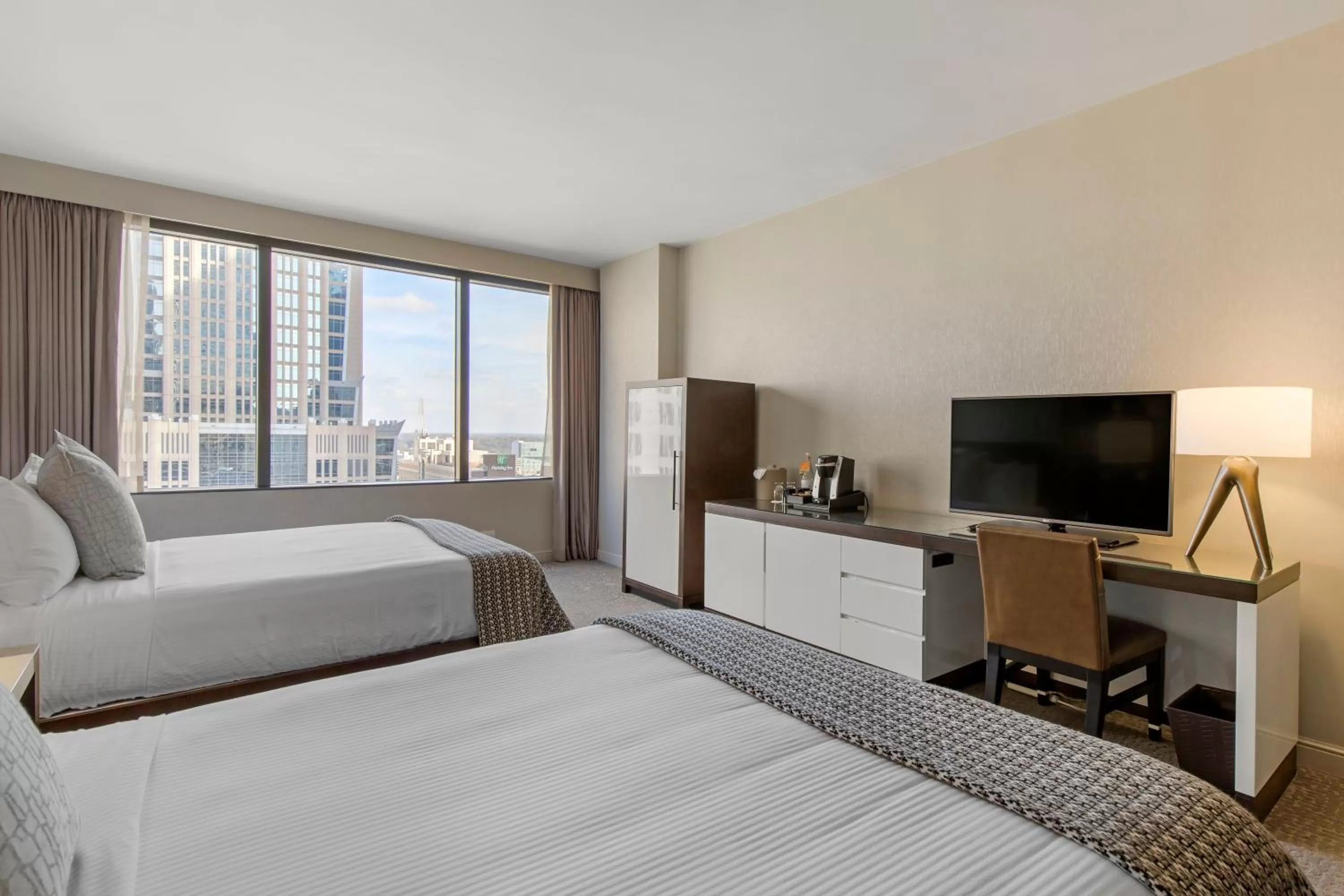 Bedroom, Bed in Omni Charlotte Hotel
