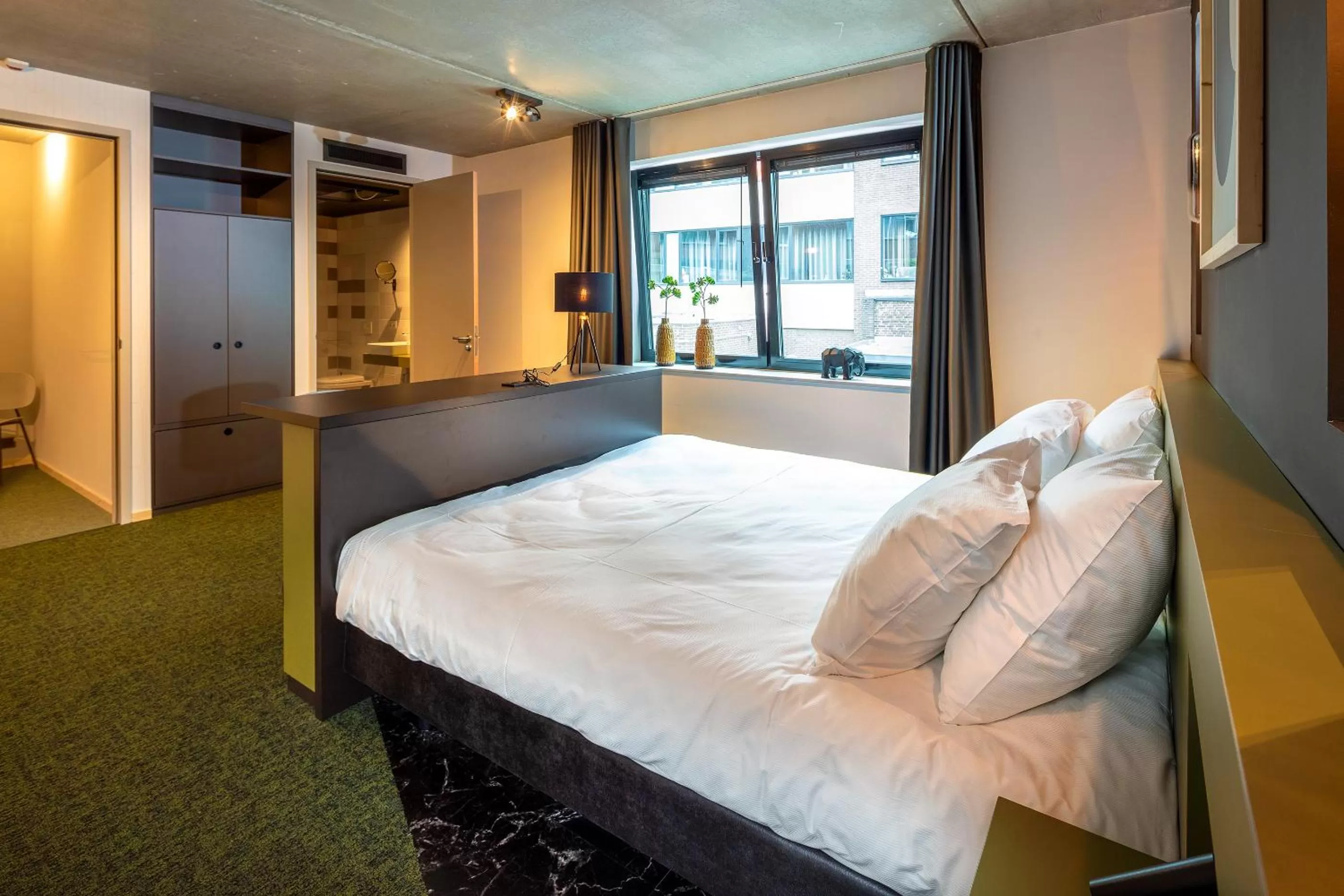 Photo of the whole room, Bed in Mr Jigs