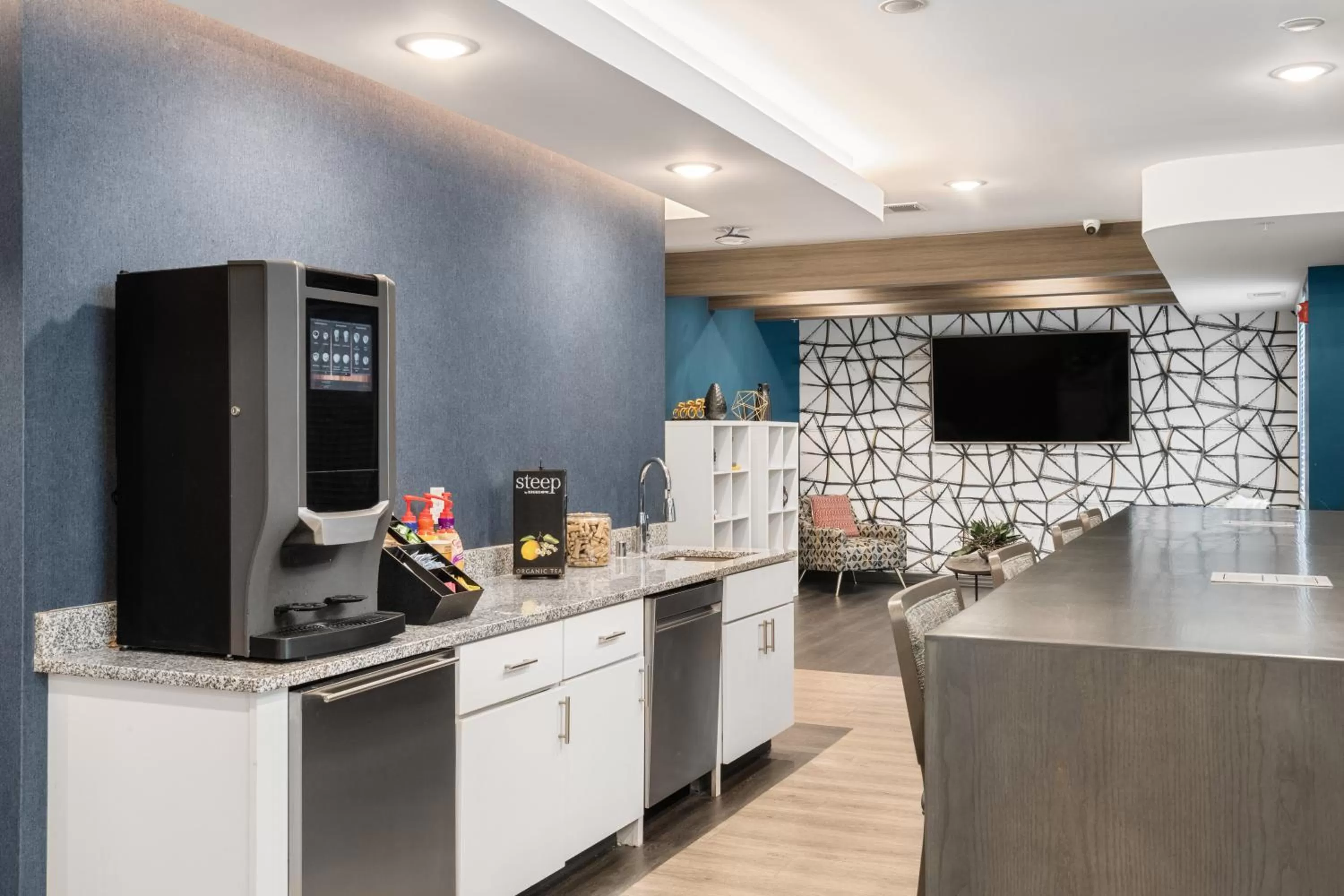 Coffee/tea facilities in WaterWalk Extended Stay by Wyndham Minneapolis - Plymouth