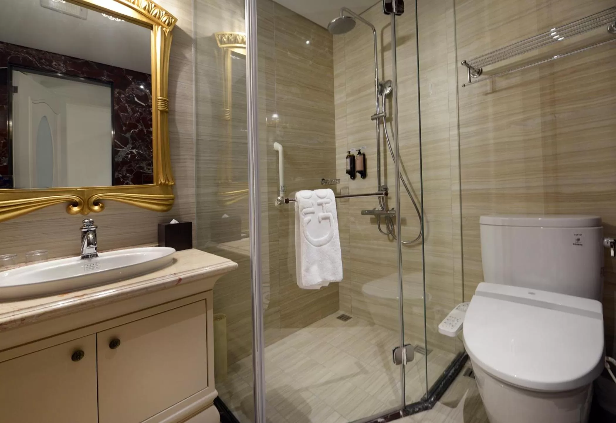 Shower in Golden Tulip RS Boutique Hotel-Tainan