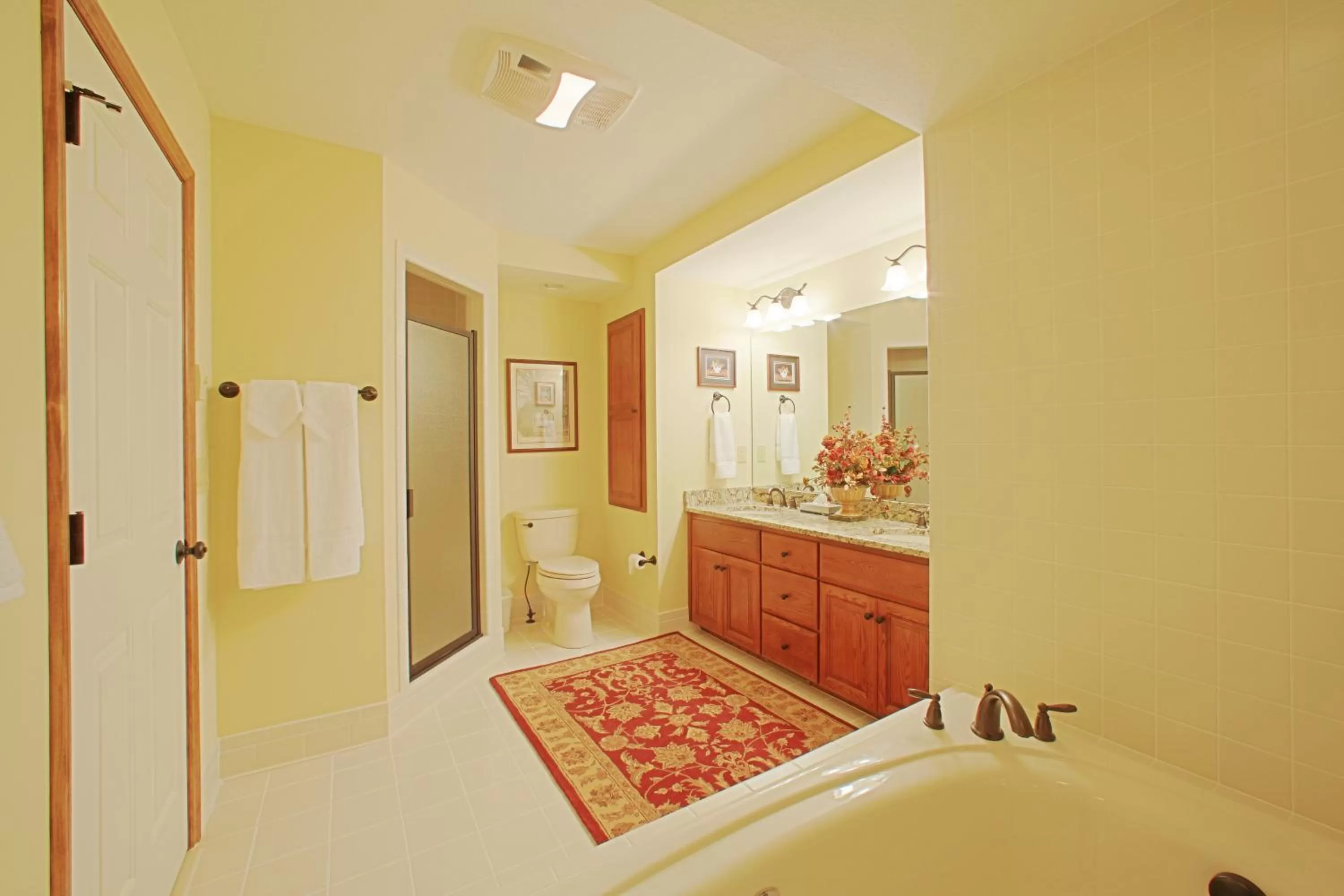 Bathroom, Bed in Chetola Resort Condominiums