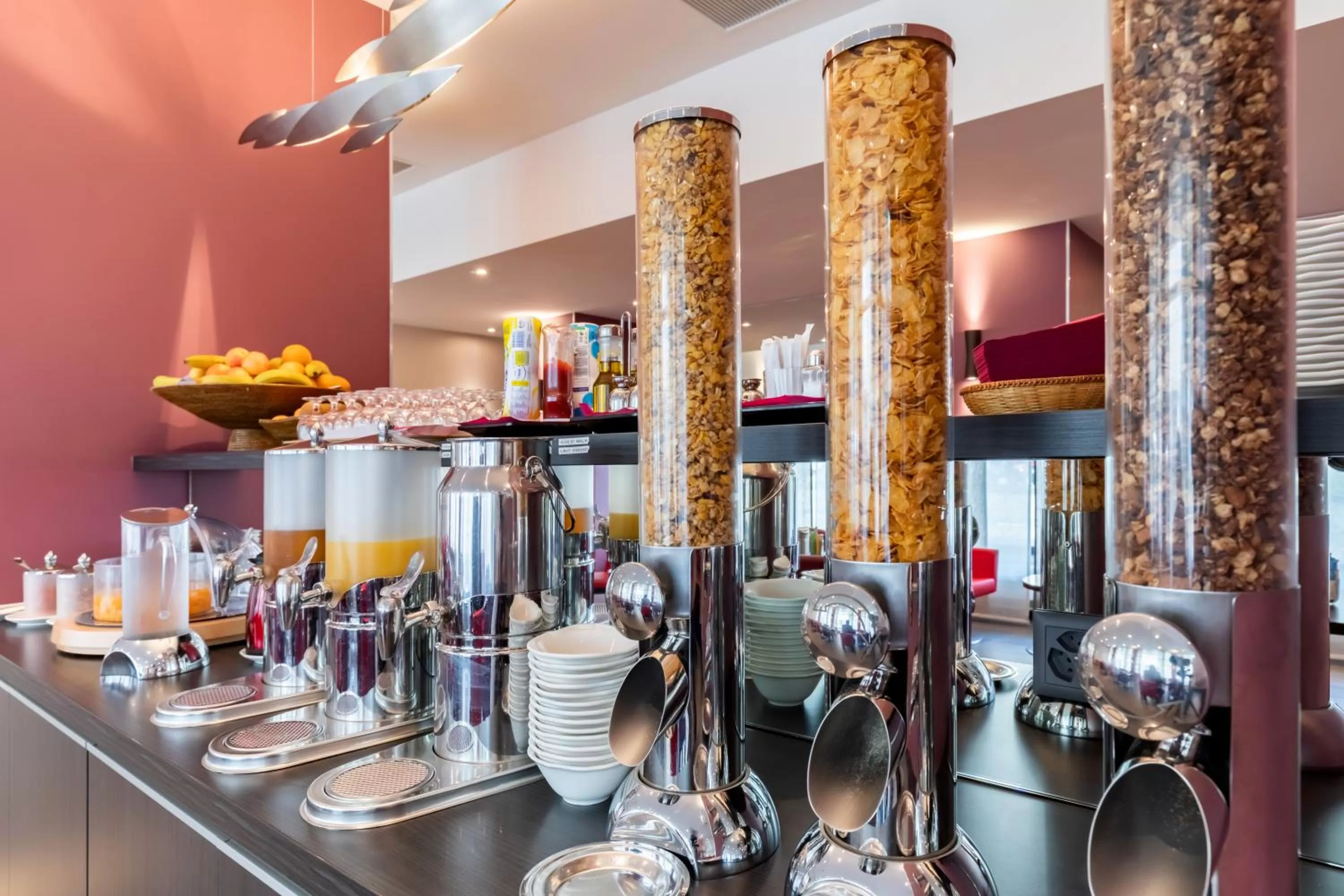 Restaurant/places to eat in Hôtel Les Nations