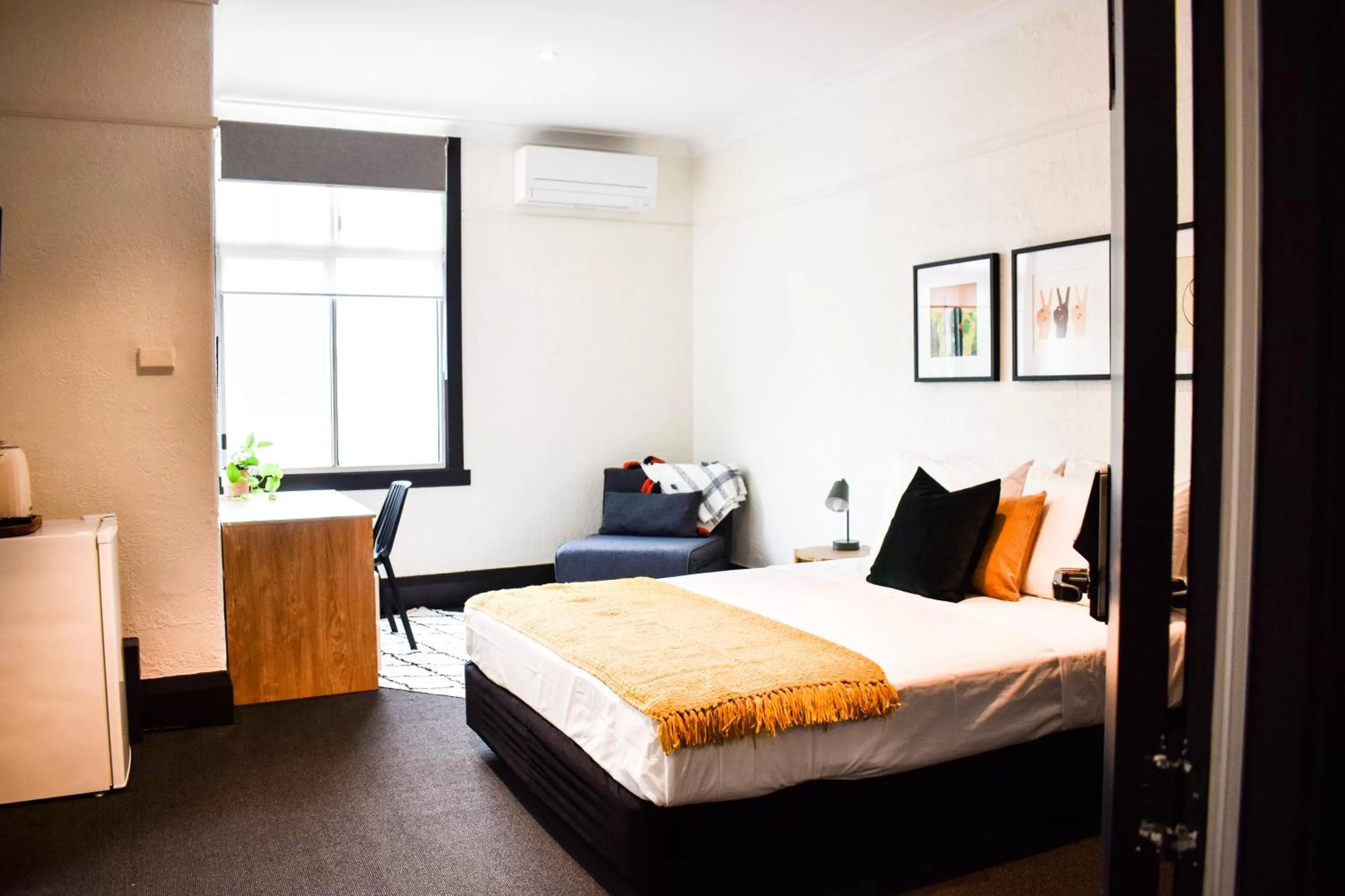 Bed in The Sherwood Hotel