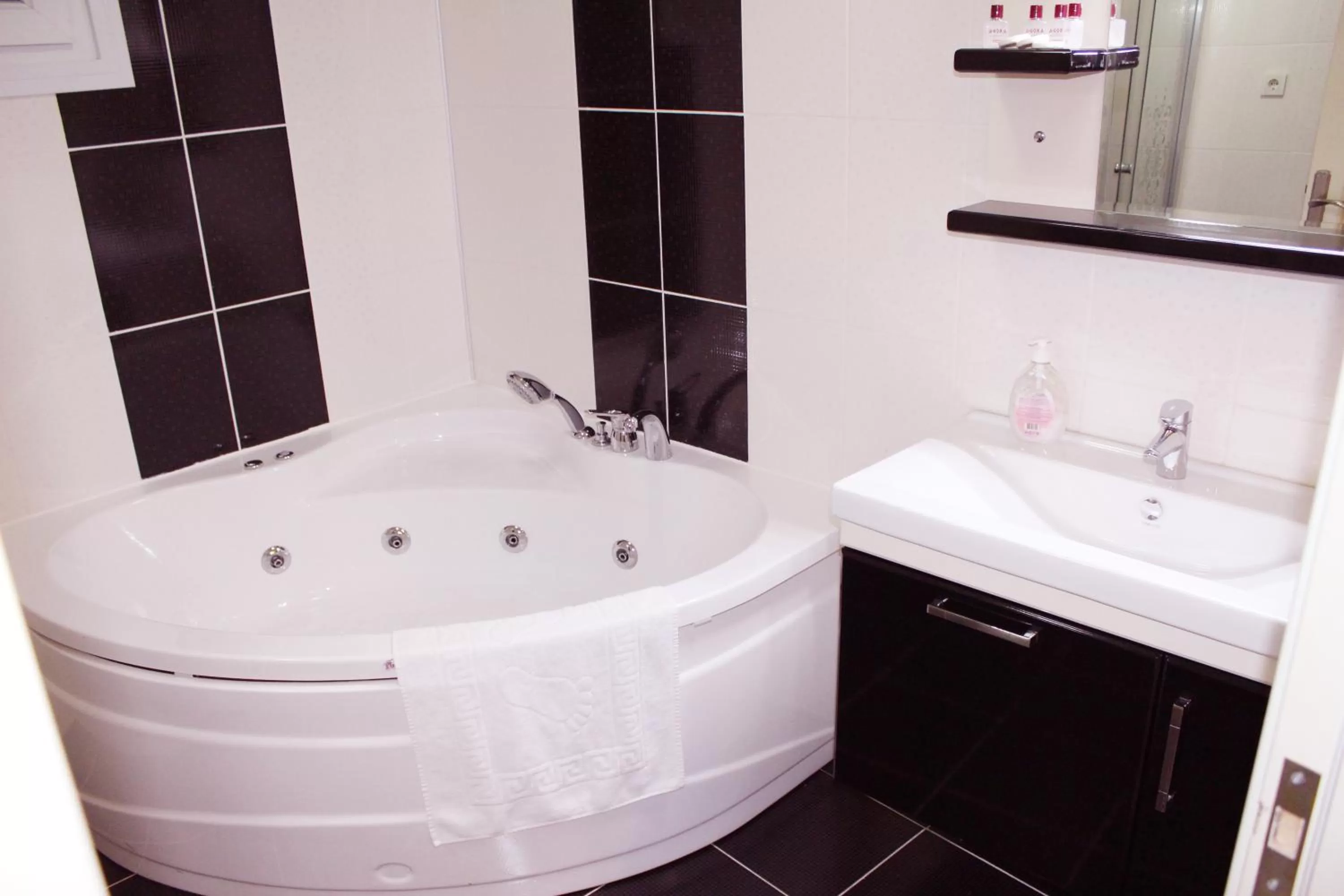 Family Connecting Rooms in Agora Boutique Hotel & Bistro