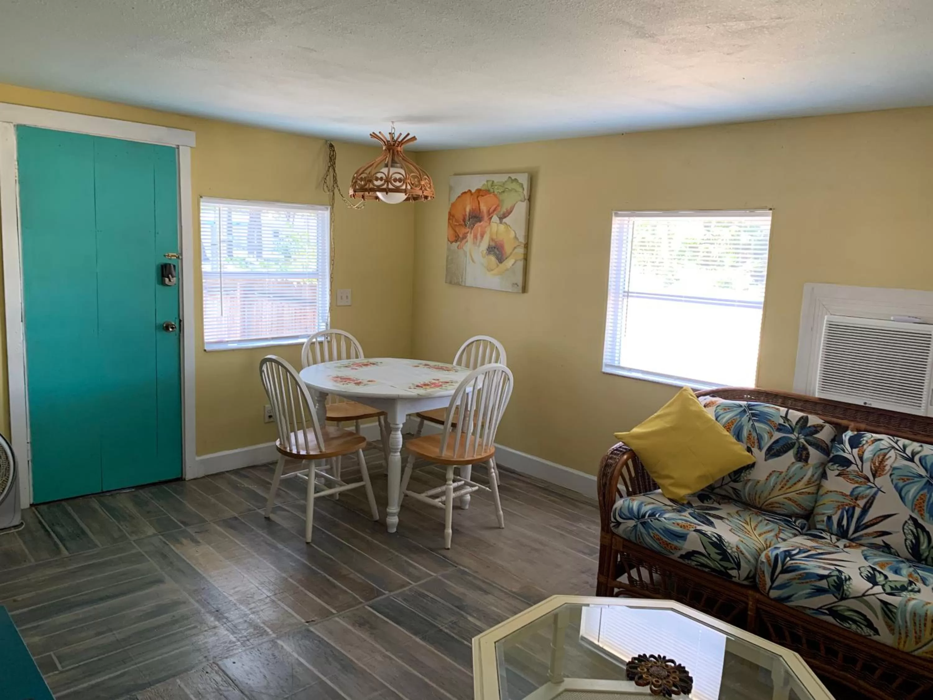 Dining area in Nature Coast Inn & Cottages