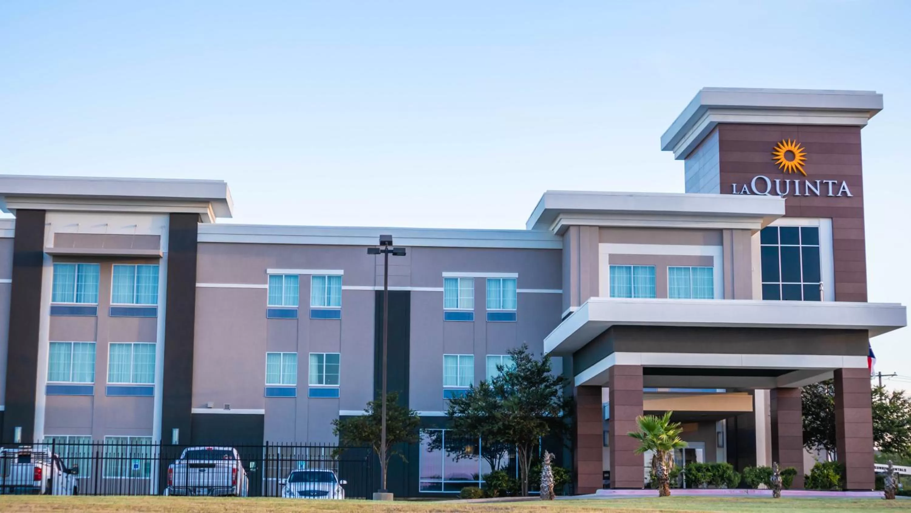 Property logo or sign in La Quinta by Wyndham Karnes City - Kenedy