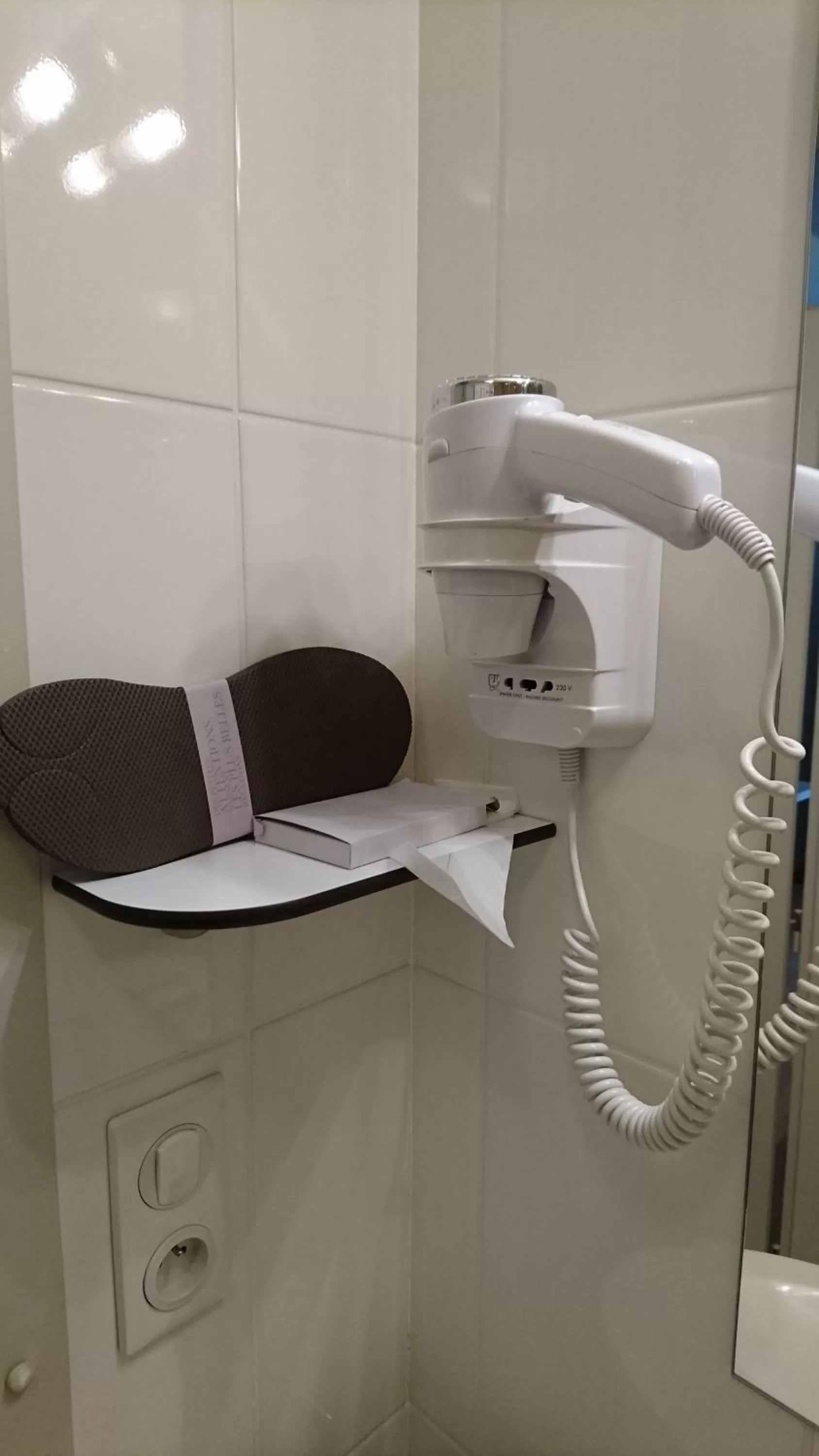 Bathroom in Kyriad Toulouse Sud - Roques