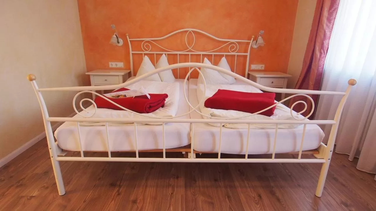Bed in zum Schwanen Garni