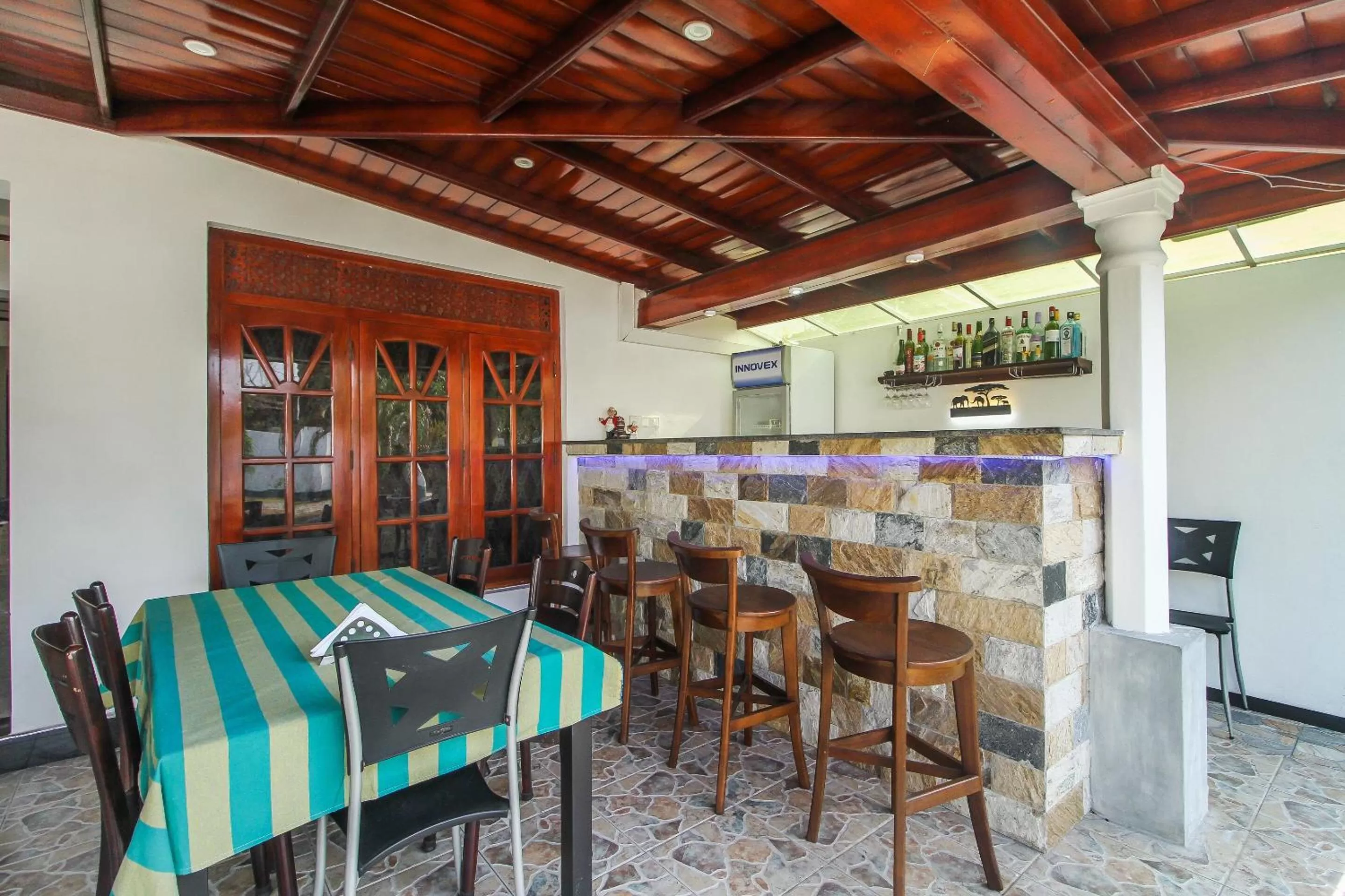 Restaurant/places to eat in Slnco Villa