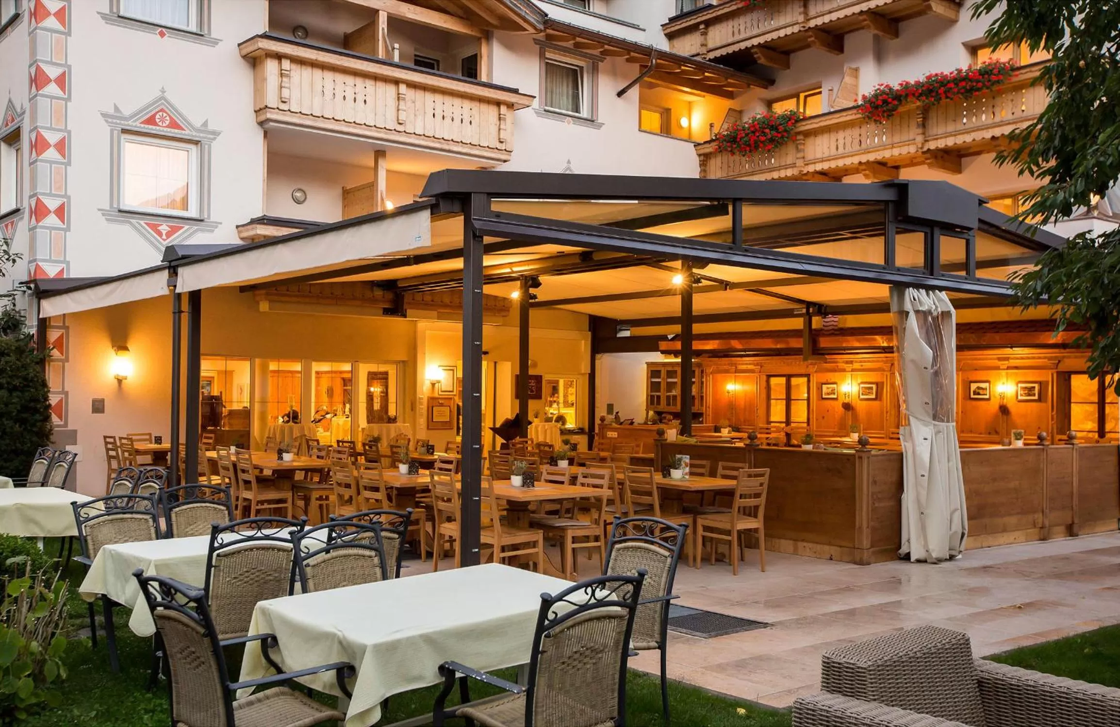 Garden view, Restaurant/Places to Eat in Hotel Enzian