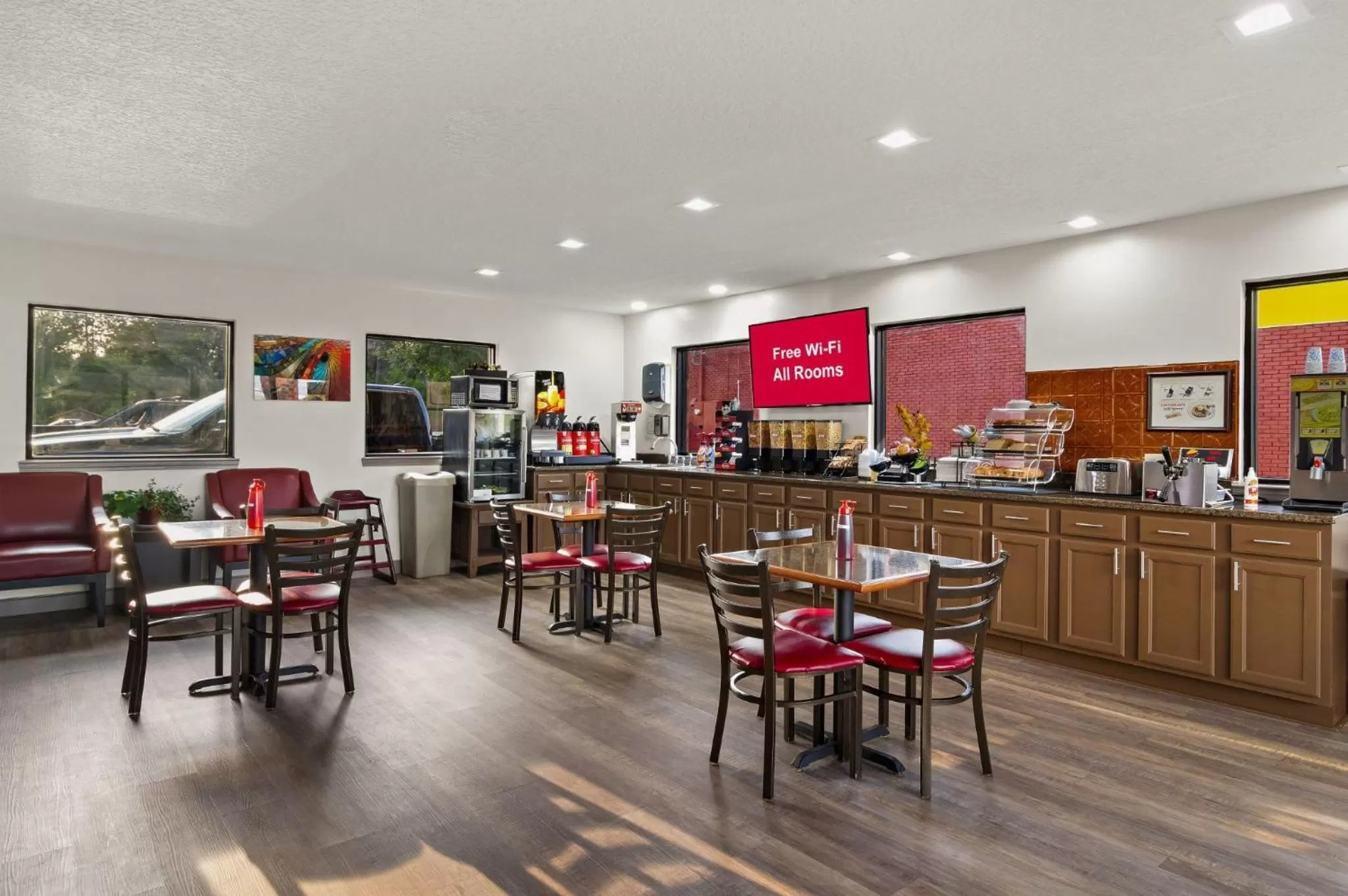 Breakfast in Red Roof Inn Baldwin