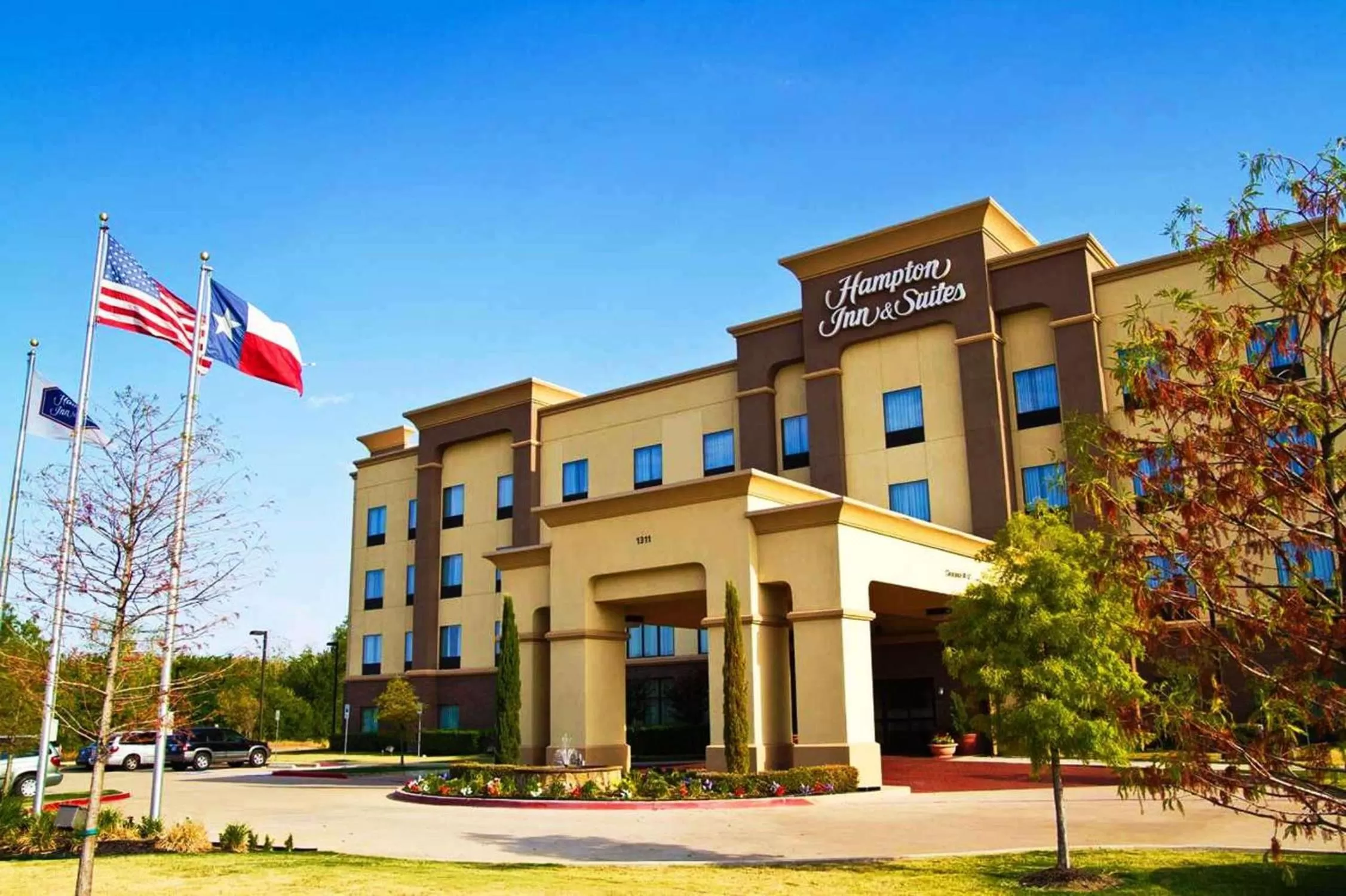 Property building in Hampton Inn & Suites Dallas-DeSoto