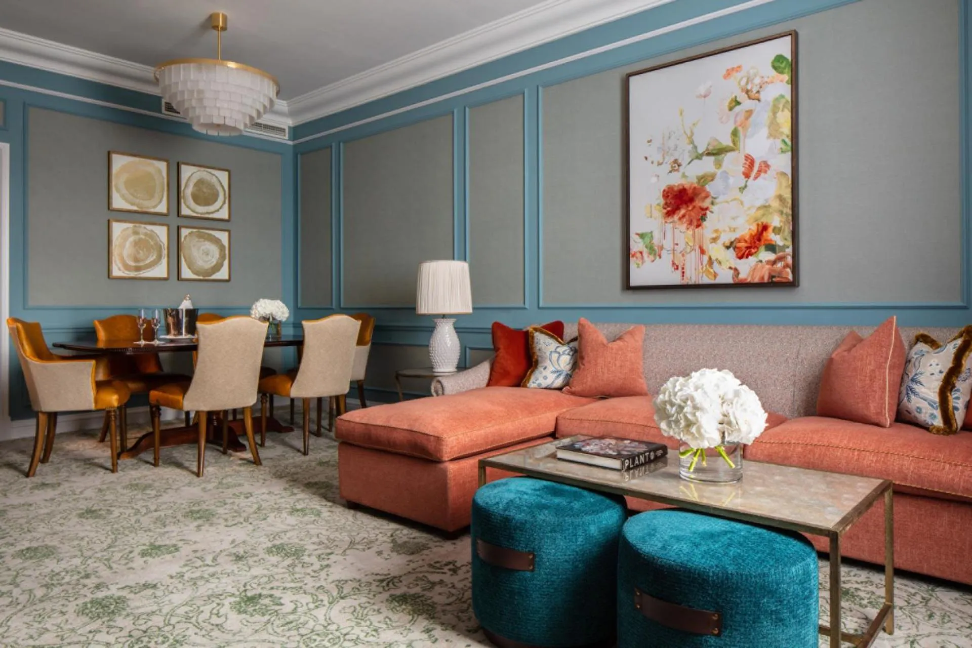 Living room in Four Seasons Hotel Hampshire