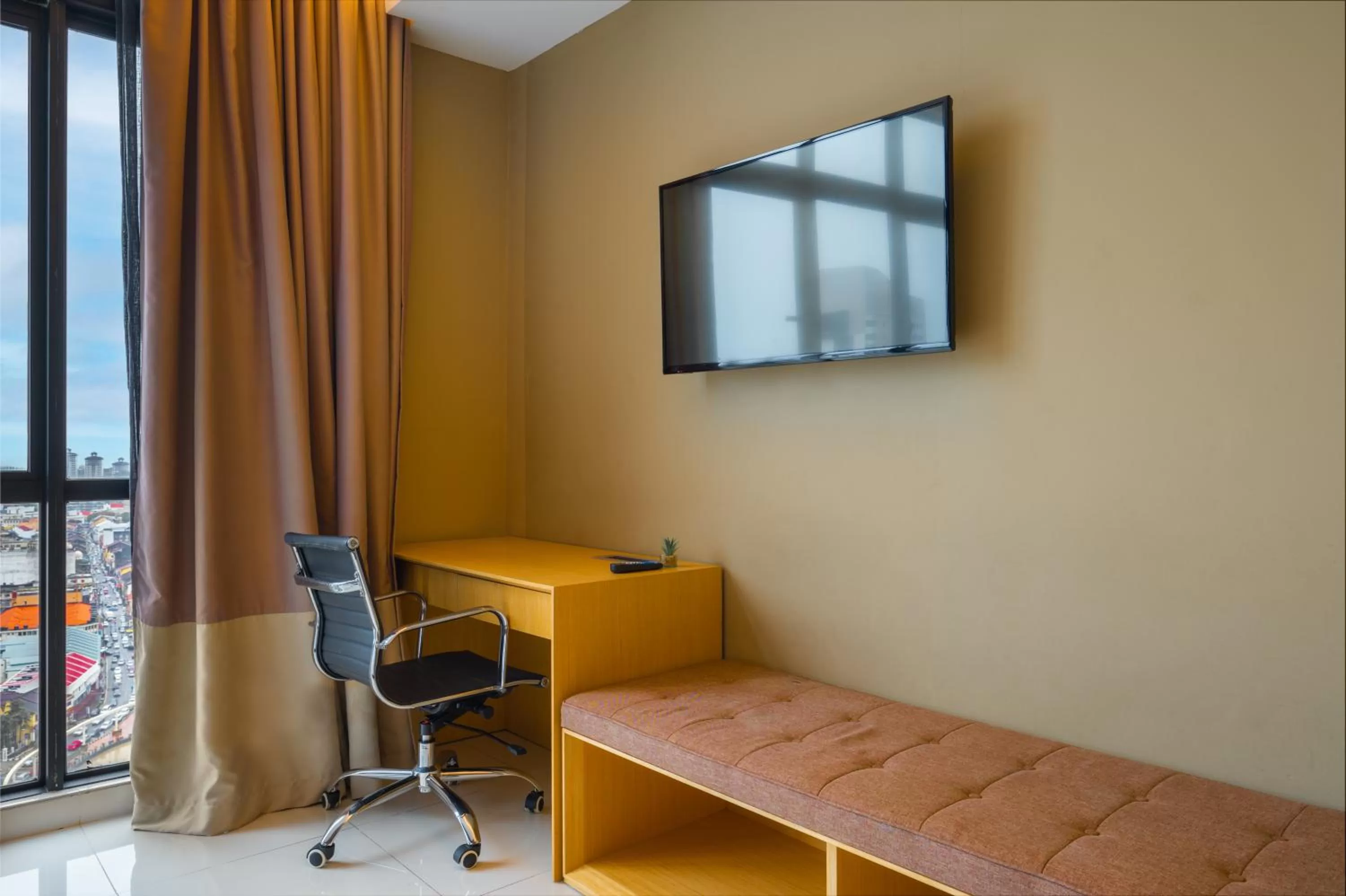 Seating area in Greystone 99 Suites