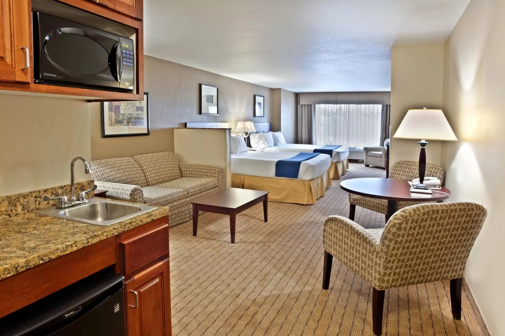 Deluxe Queen Suite in Holiday Inn Express Hotel & Suites Vancouver Mall-Portland Area, an IHG Hotel