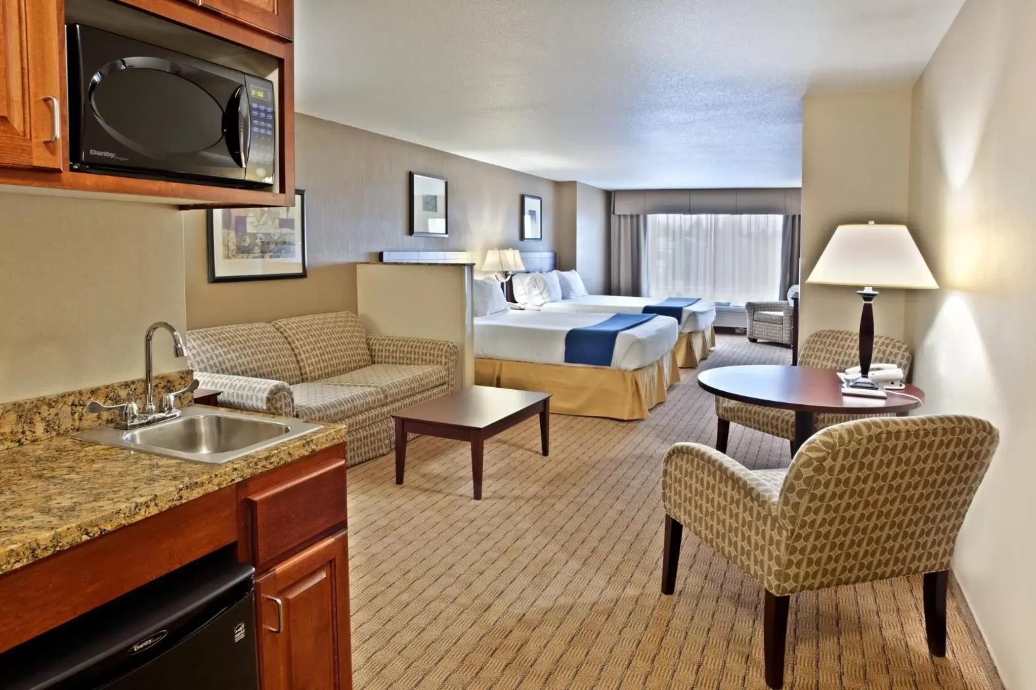Deluxe Queen Suite in Holiday Inn Express Hotel & Suites Vancouver Mall-Portland Area, an IHG Hotel Deluxe Queen Suite in Holiday Inn Express Hotel & Suites Vancouver Mall-Portland Area, an IHG Hotel