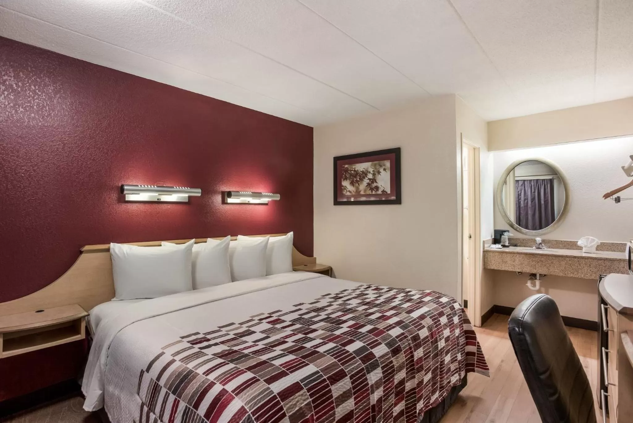 Photo of the whole room, Bed in Red Roof Inn Philadelphia - Trevose