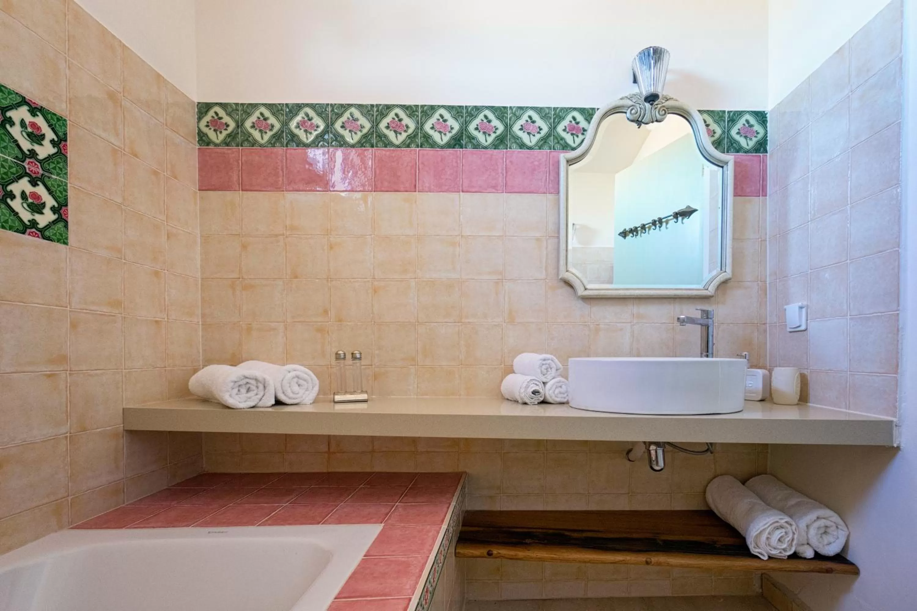 Shower in The Way Inn - Boutique Suites