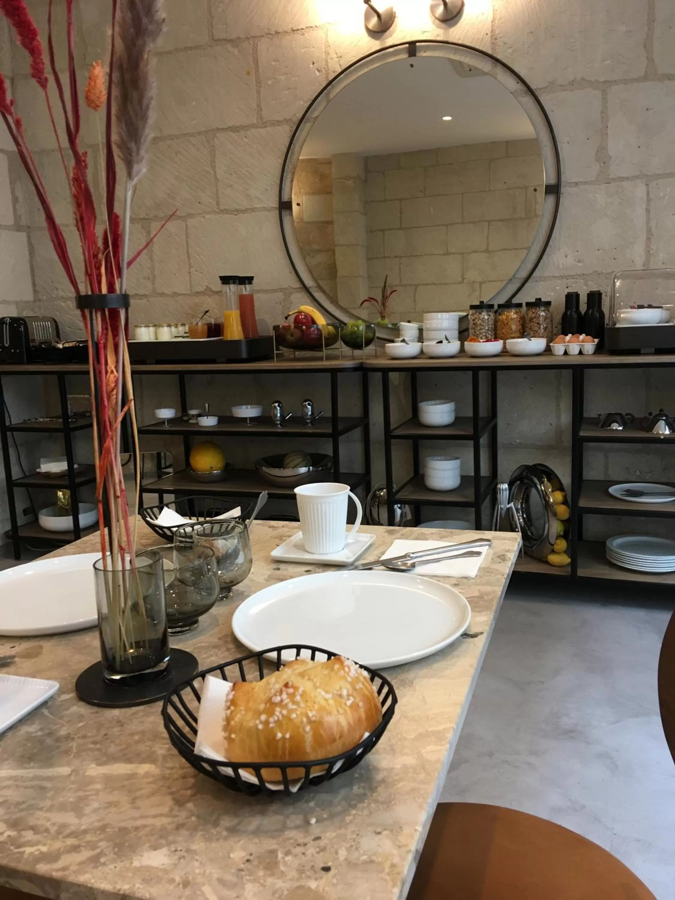 Restaurant/places to eat in Hôtel L'Adresse