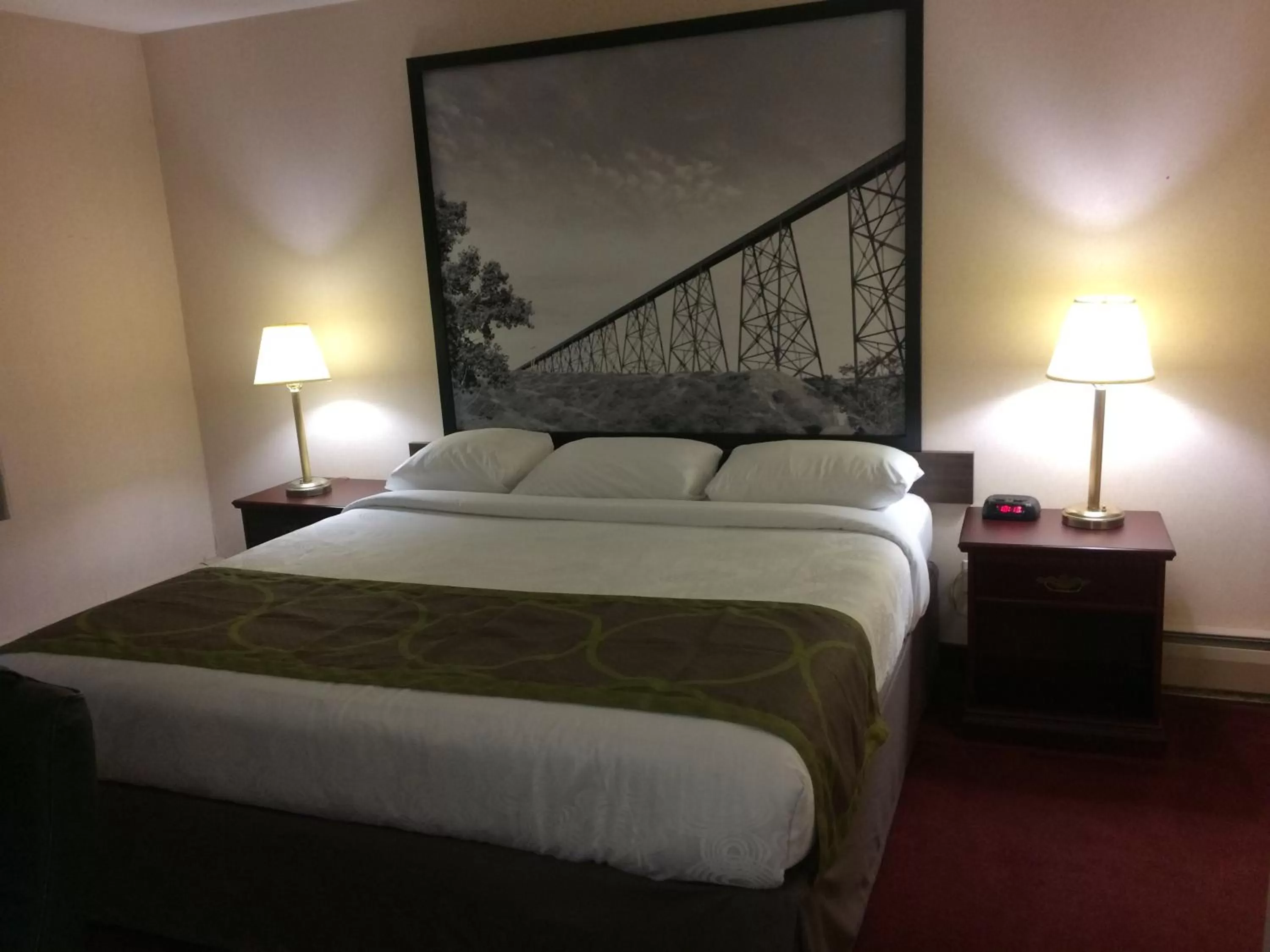 Bedroom, Bed in Super 8 by Wyndham Lethbridge