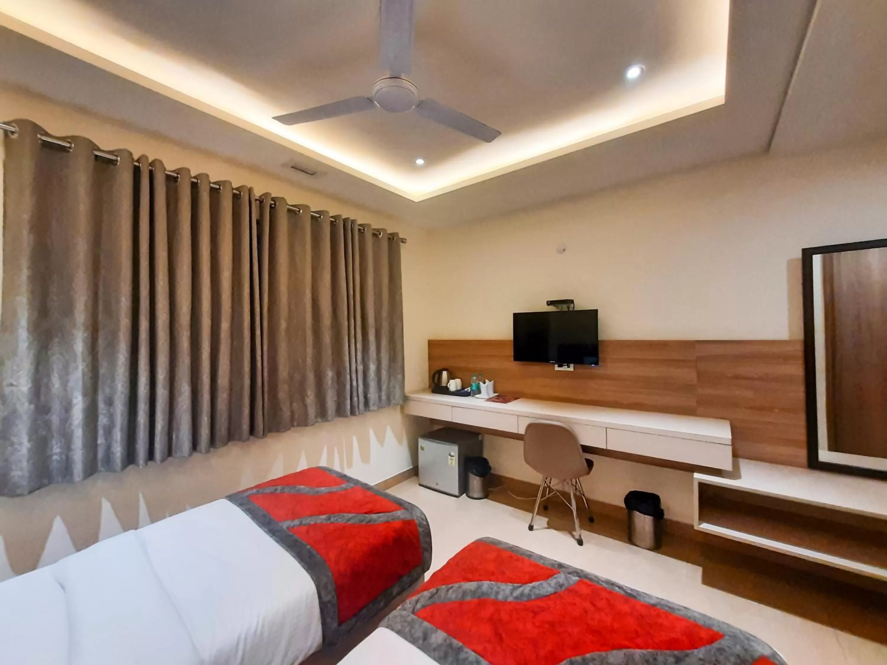 TV and multimedia, Bed in Hotel Tripple Tree - Karol Bagh
