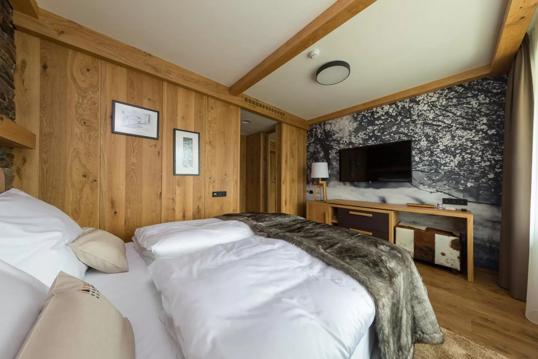 Photo of the whole room, Bed in Grandhotel Tatra