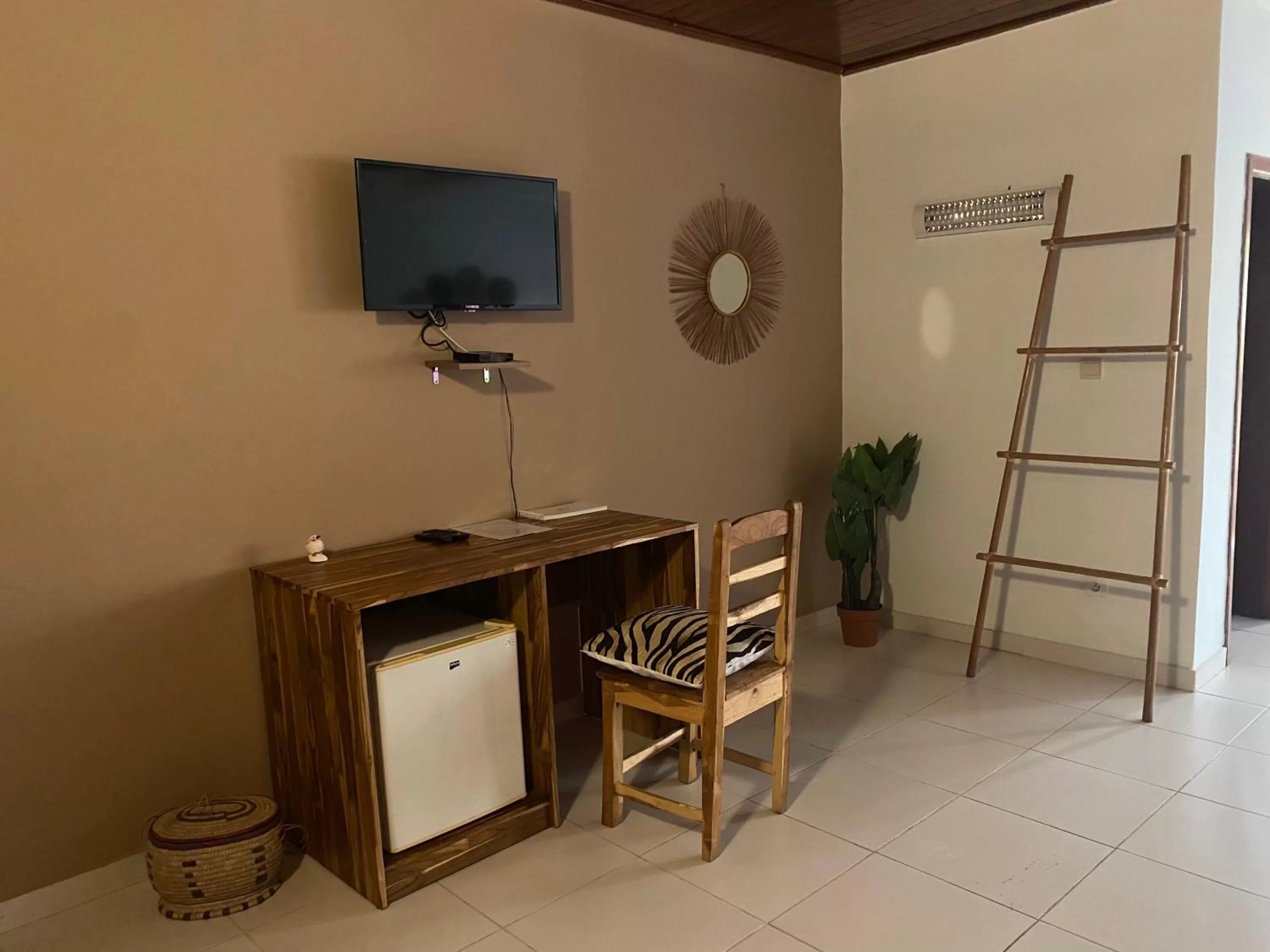 TV/Entertainment Center in L'Oasis Guesthouse