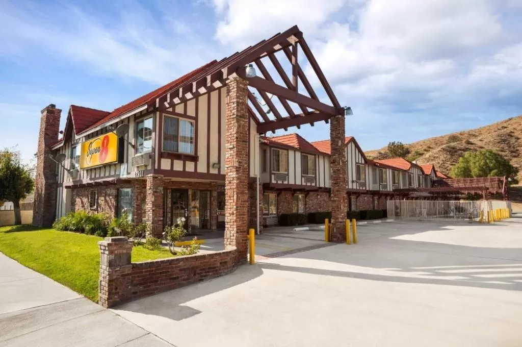 Super 8 by Wyndham Santa Clarita/Valencia