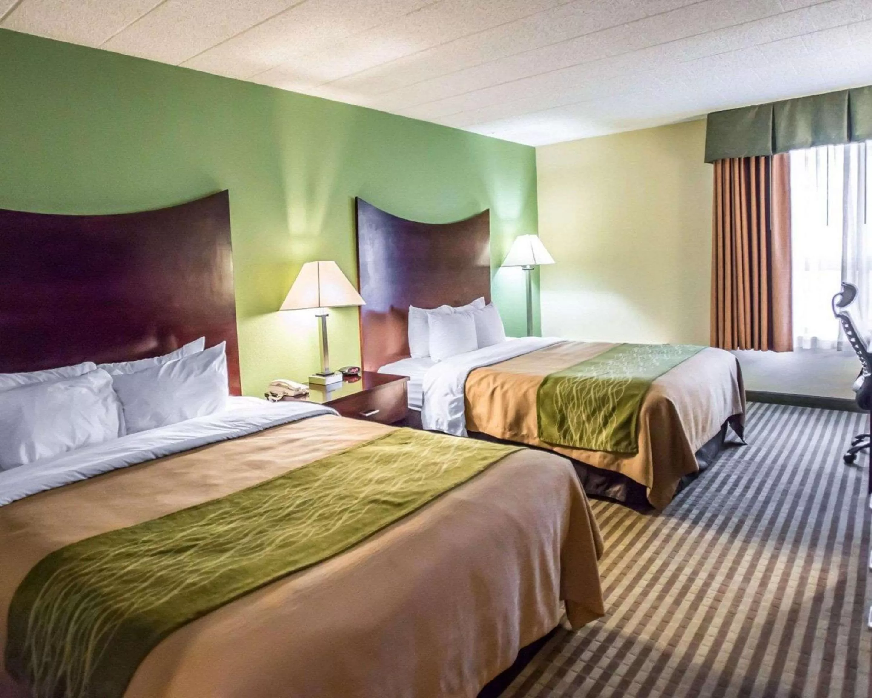 Photo of the whole room, Bed in Quality Inn Mill Hall - Lamar