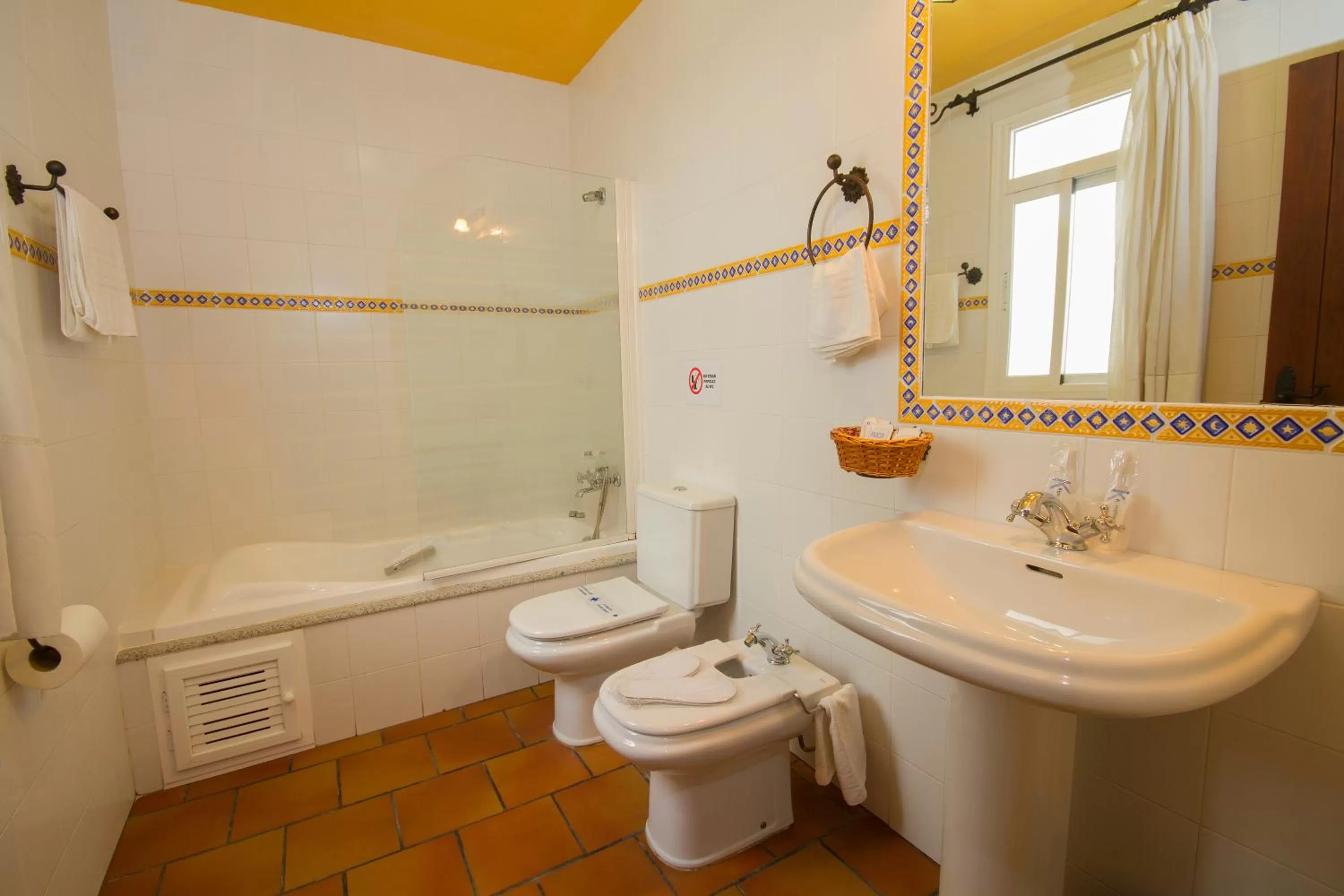 Bathroom in Hotel El Tabanco