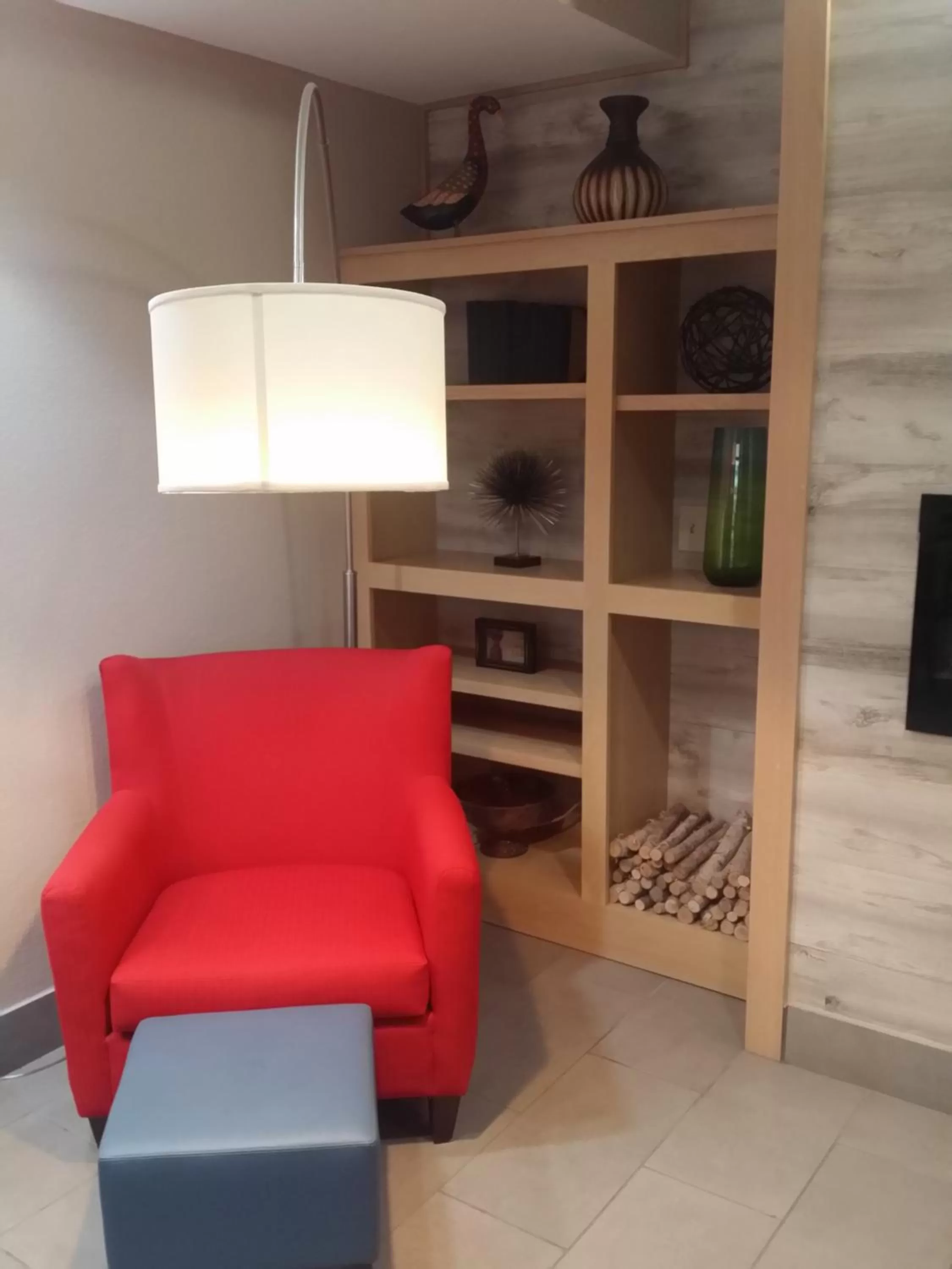 Lobby or reception in Garner Hotel Gillette South by IHG