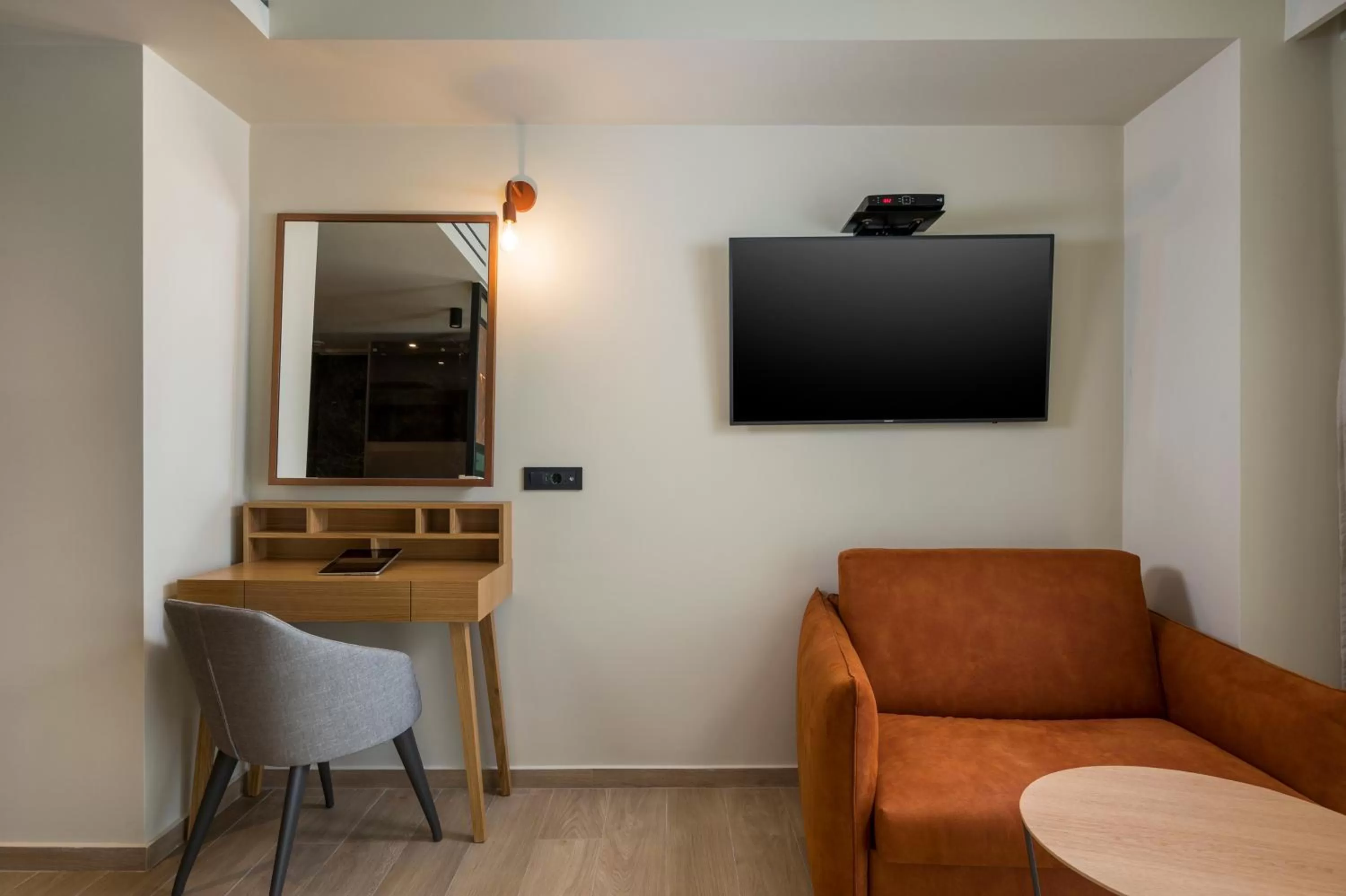 TV and multimedia in Hyperion City Hotel & Spa