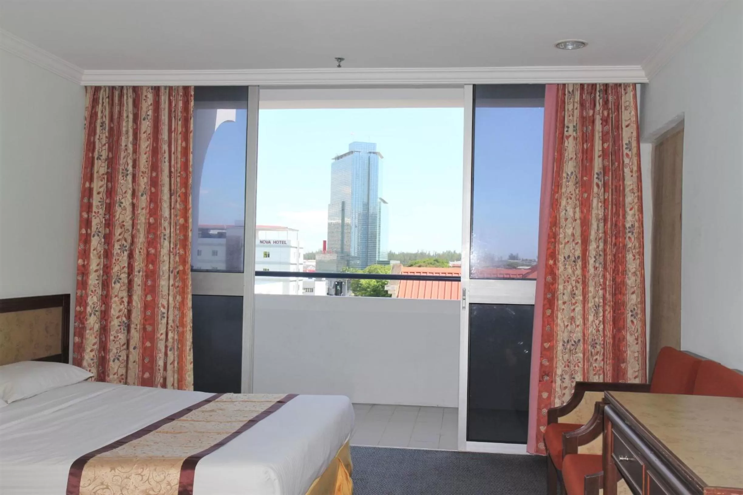 Bedroom, Bed in Miri Hotel