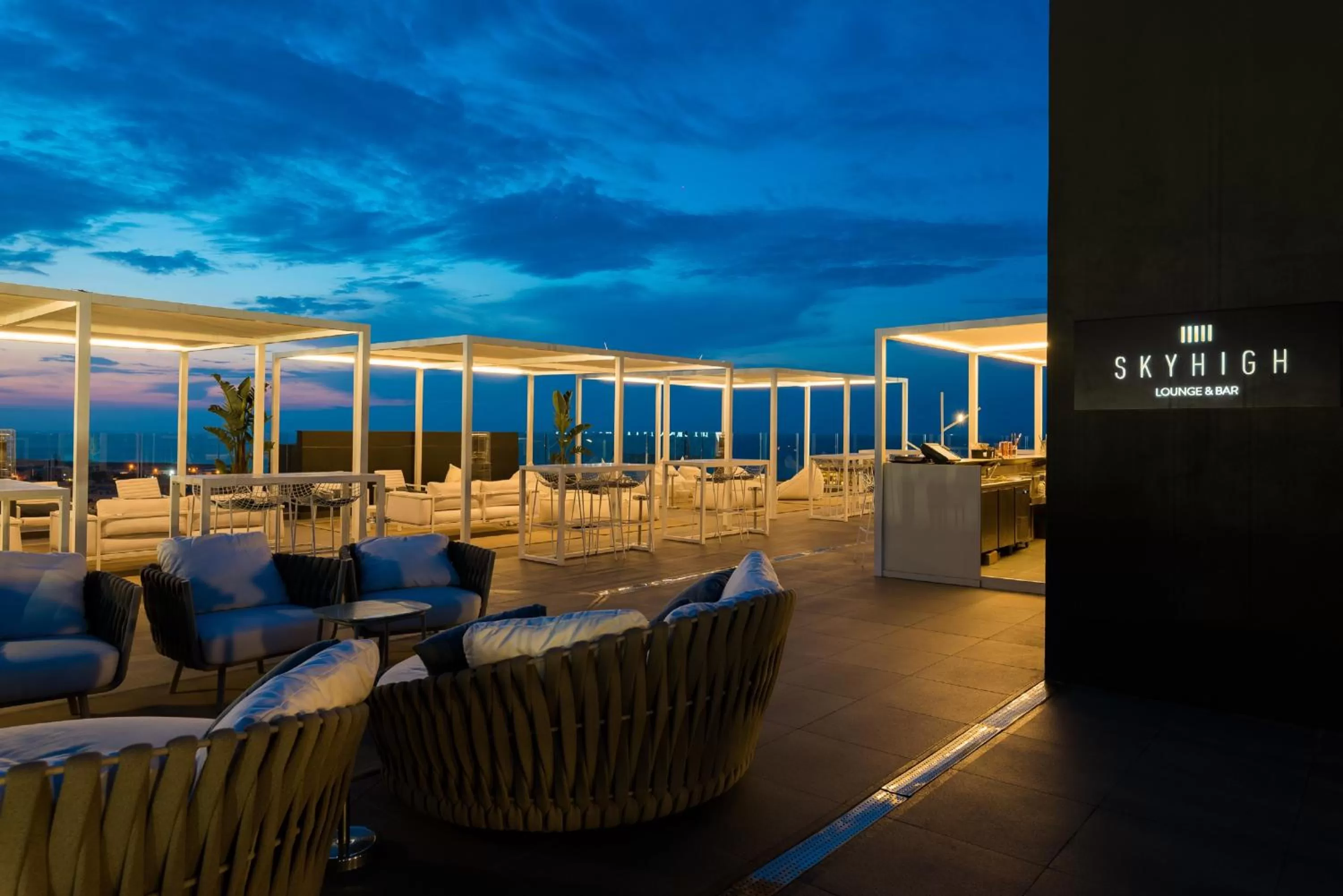 Lounge or bar in InterContinental Malta by IHG