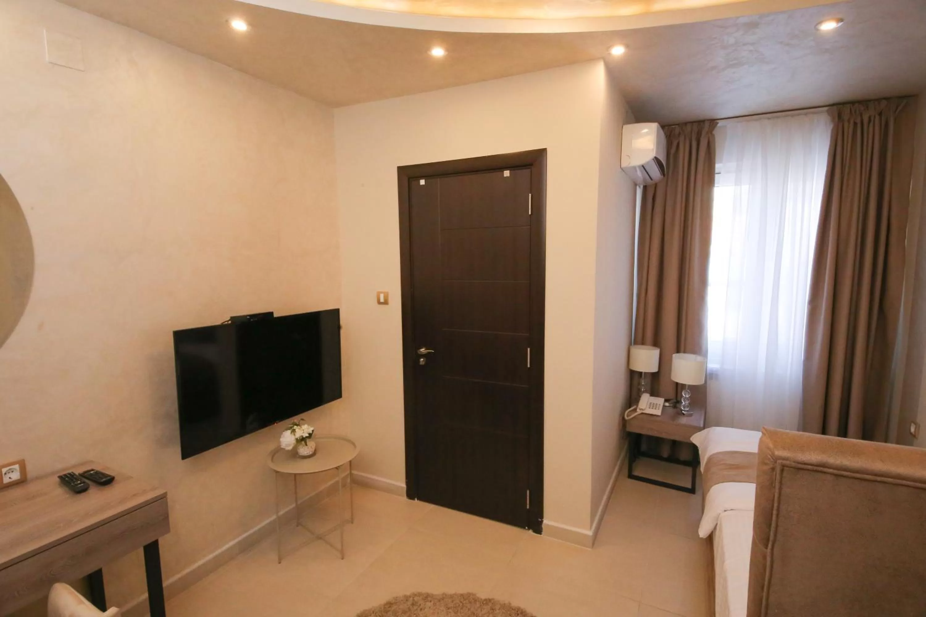 Bed, TV/Entertainment Center in Bajadera Lux