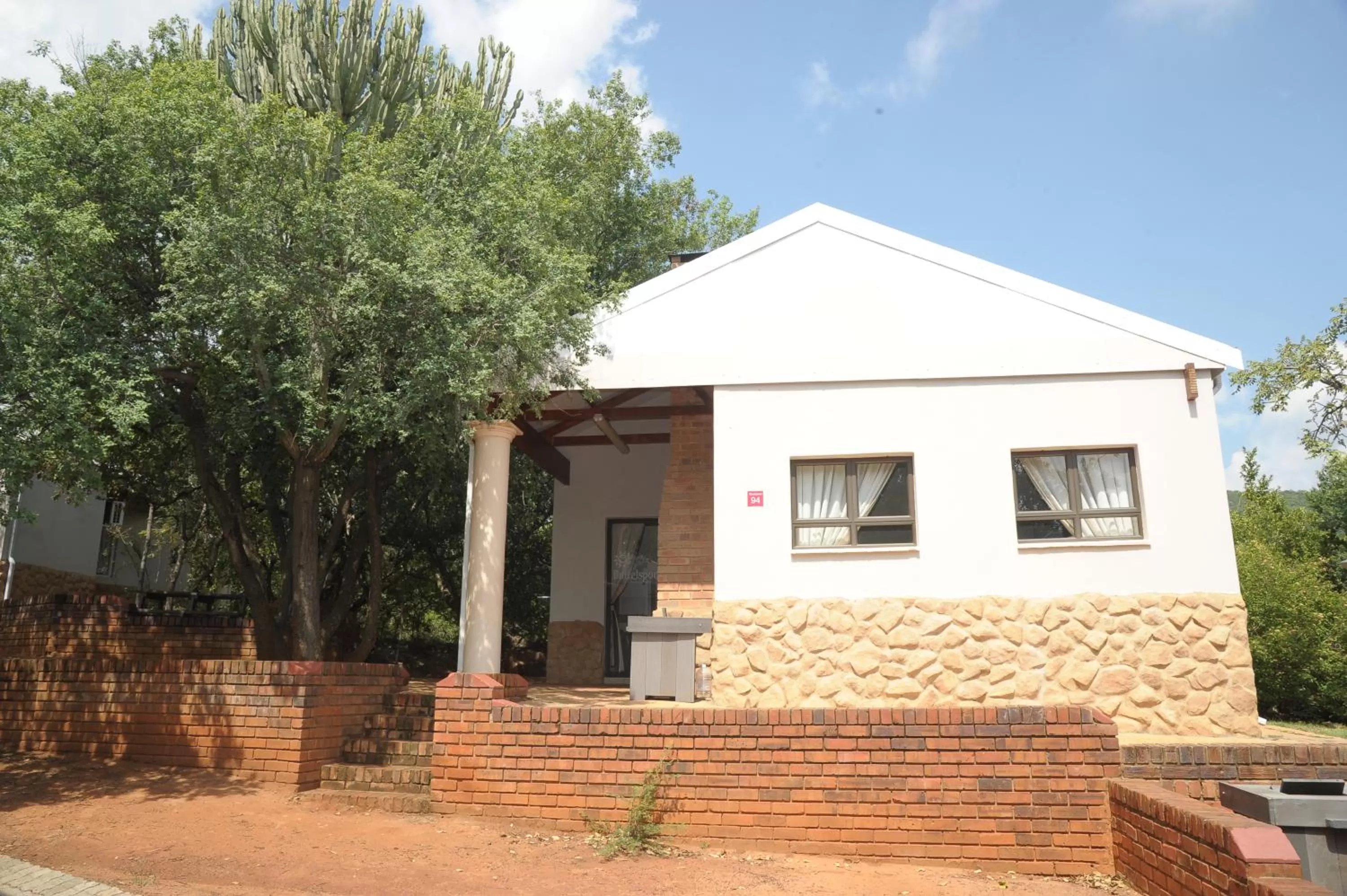 Bed, Property Building in ATKV Buffelspoort
