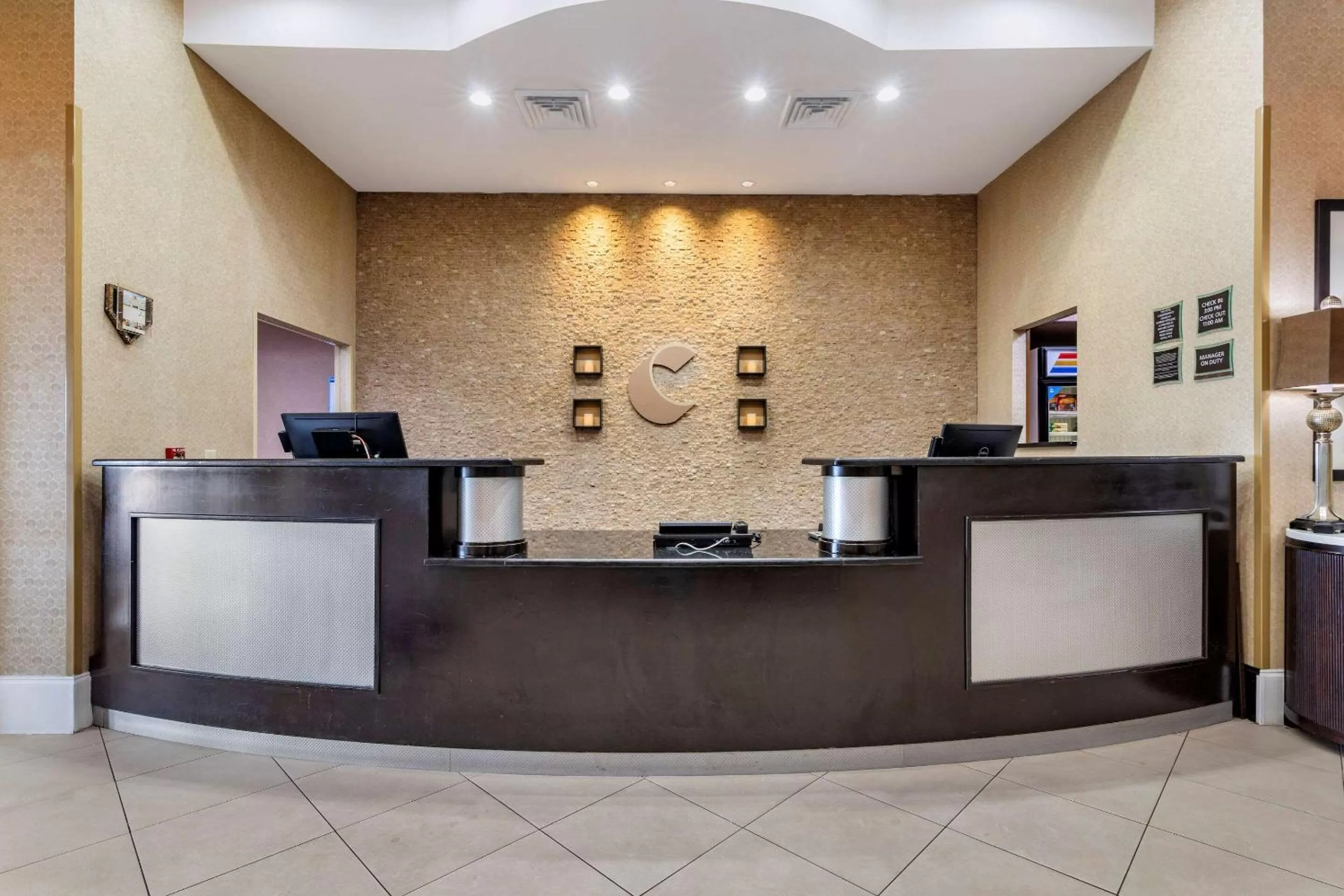 Lobby or reception in Comfort Suites Florence I-95