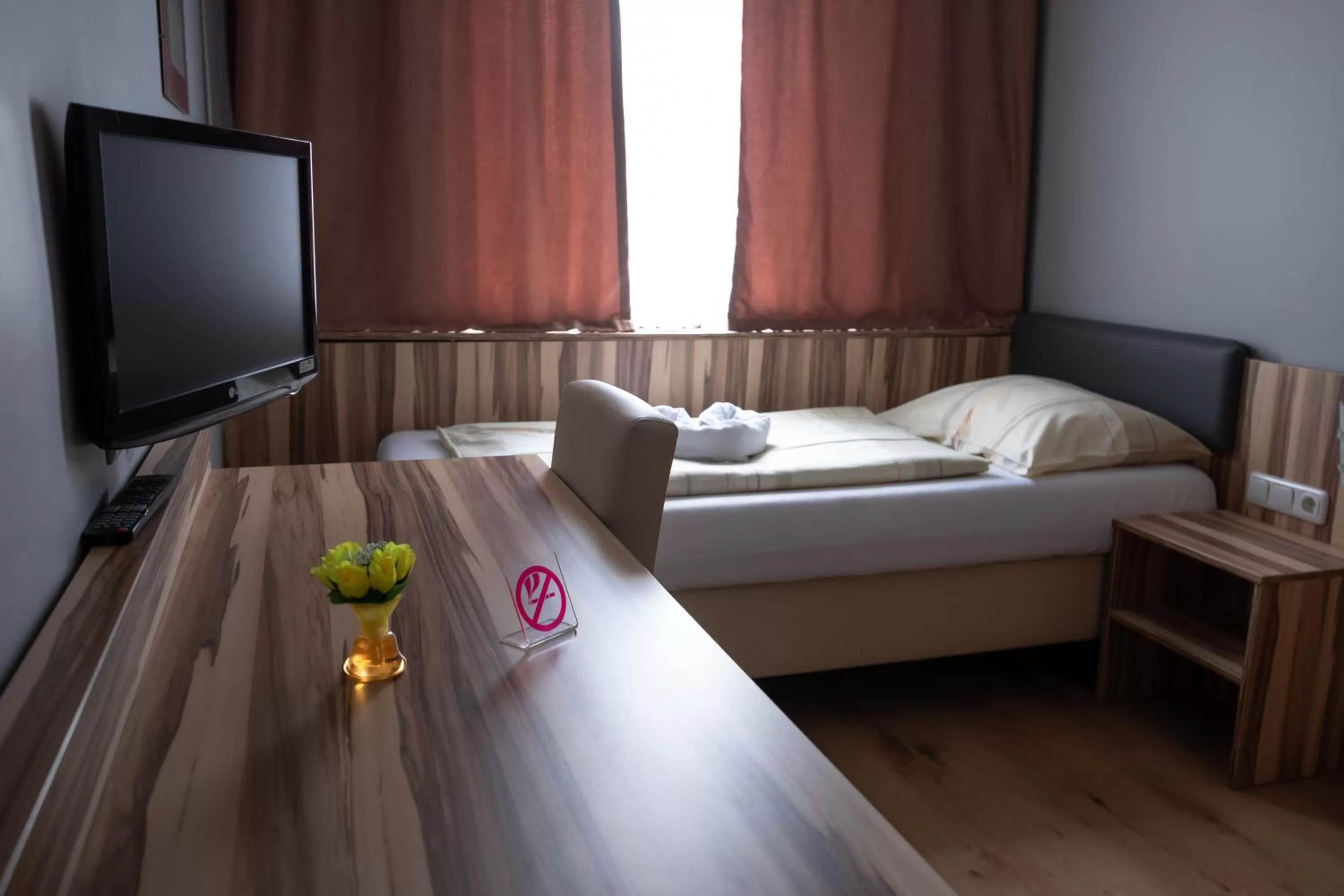 Bed in Hotel Am Limes